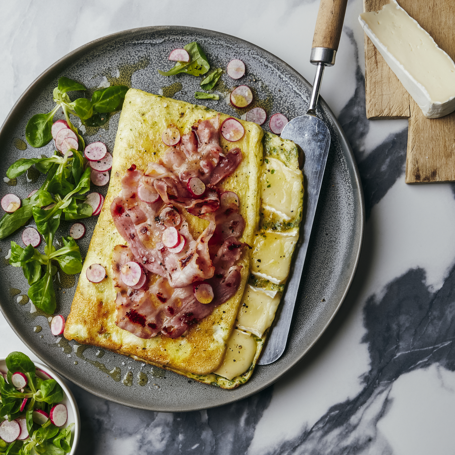 Omelet met brie en bacon