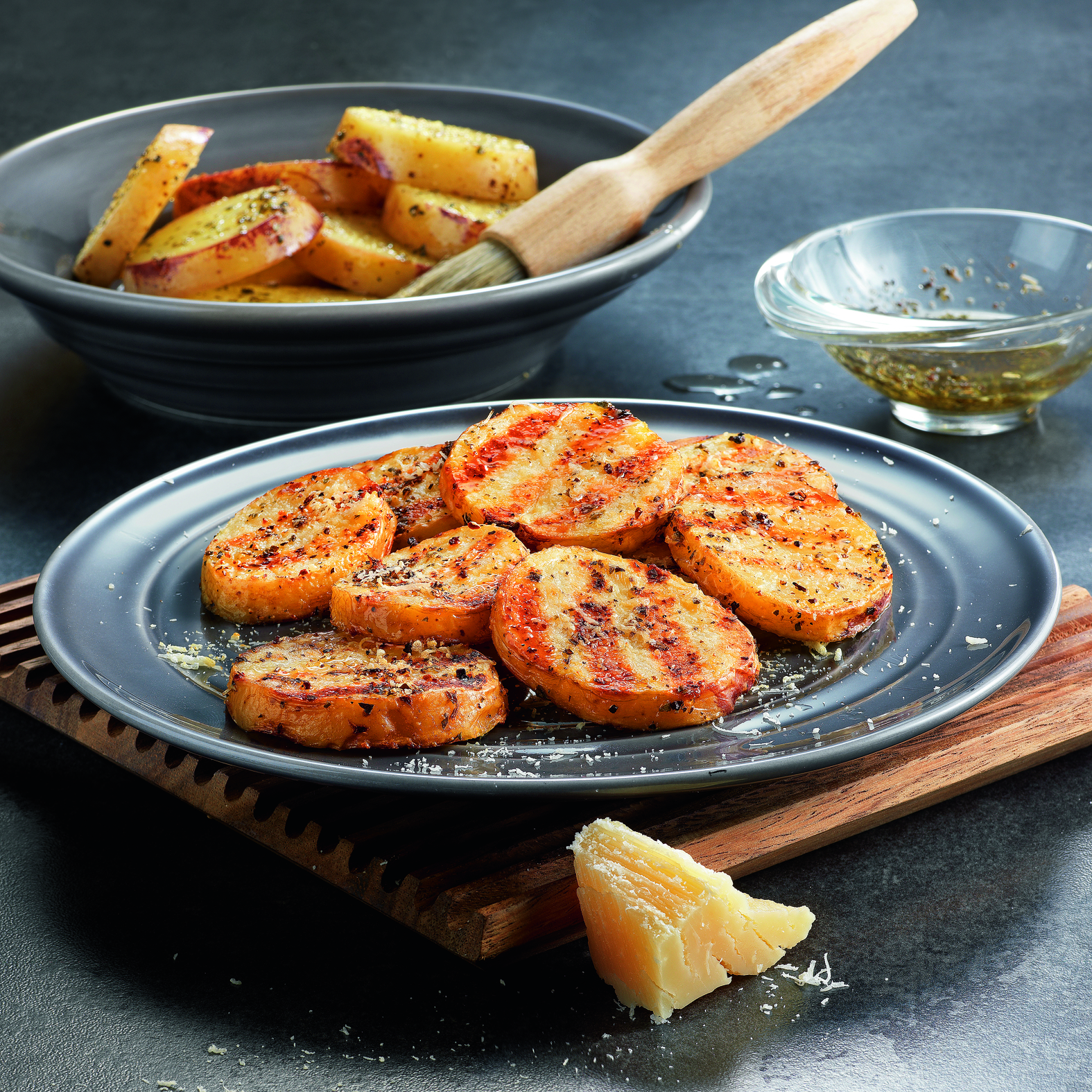 Batatas com parmesão e ervas aromáticas
