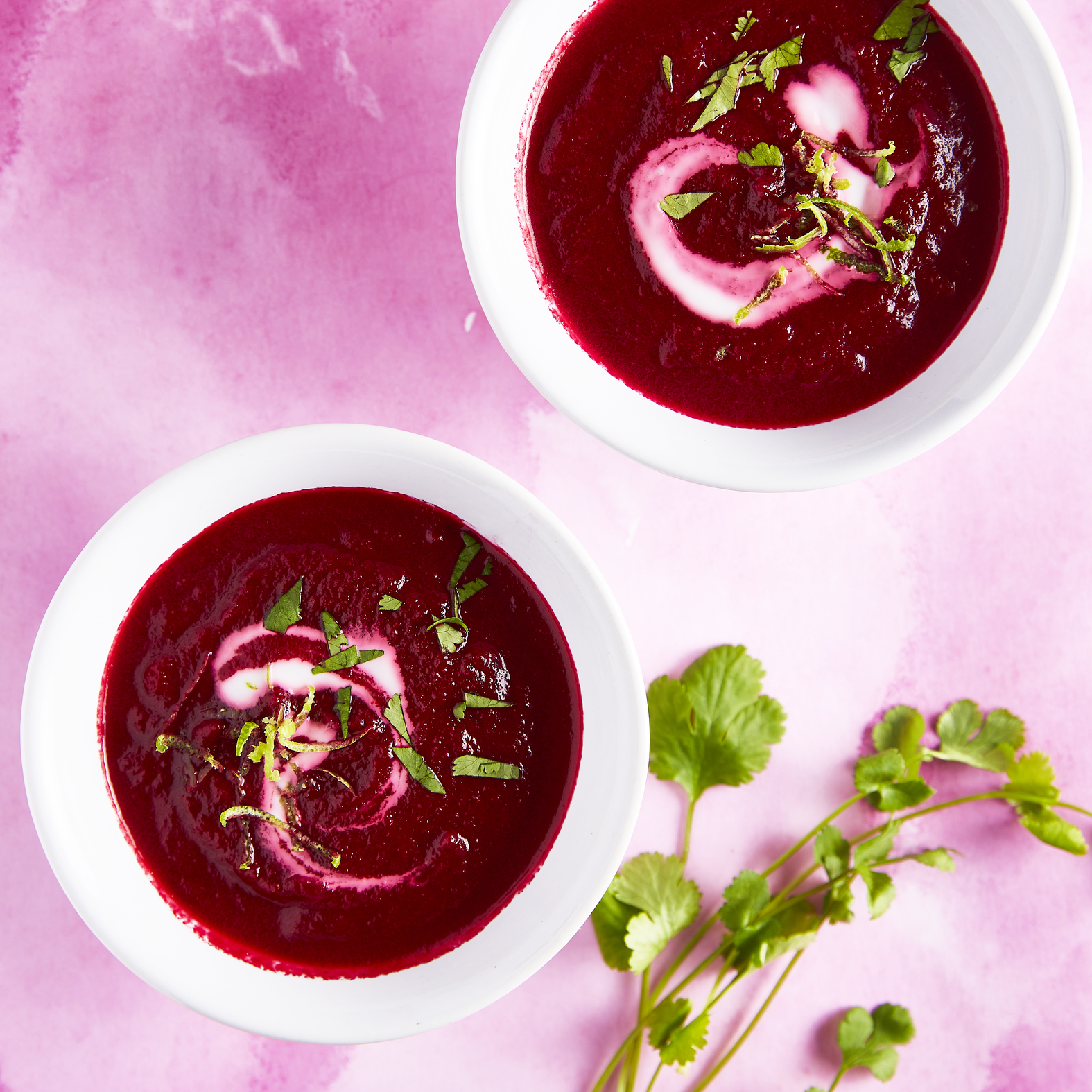 Vegane Suppe aus Roter Bete, Kokosnuss, Ingwer und Limette