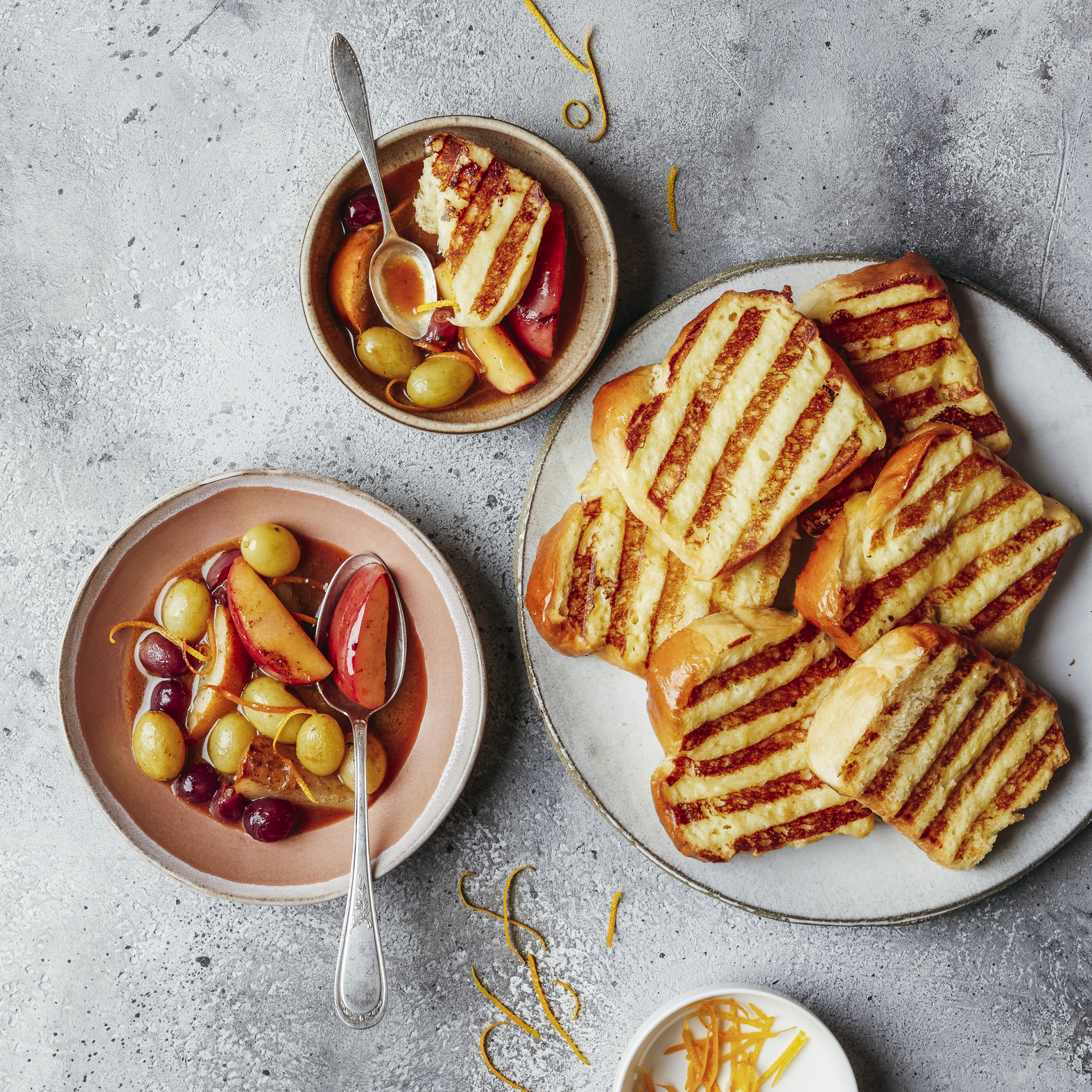 Brioche com frutas de outono assadas