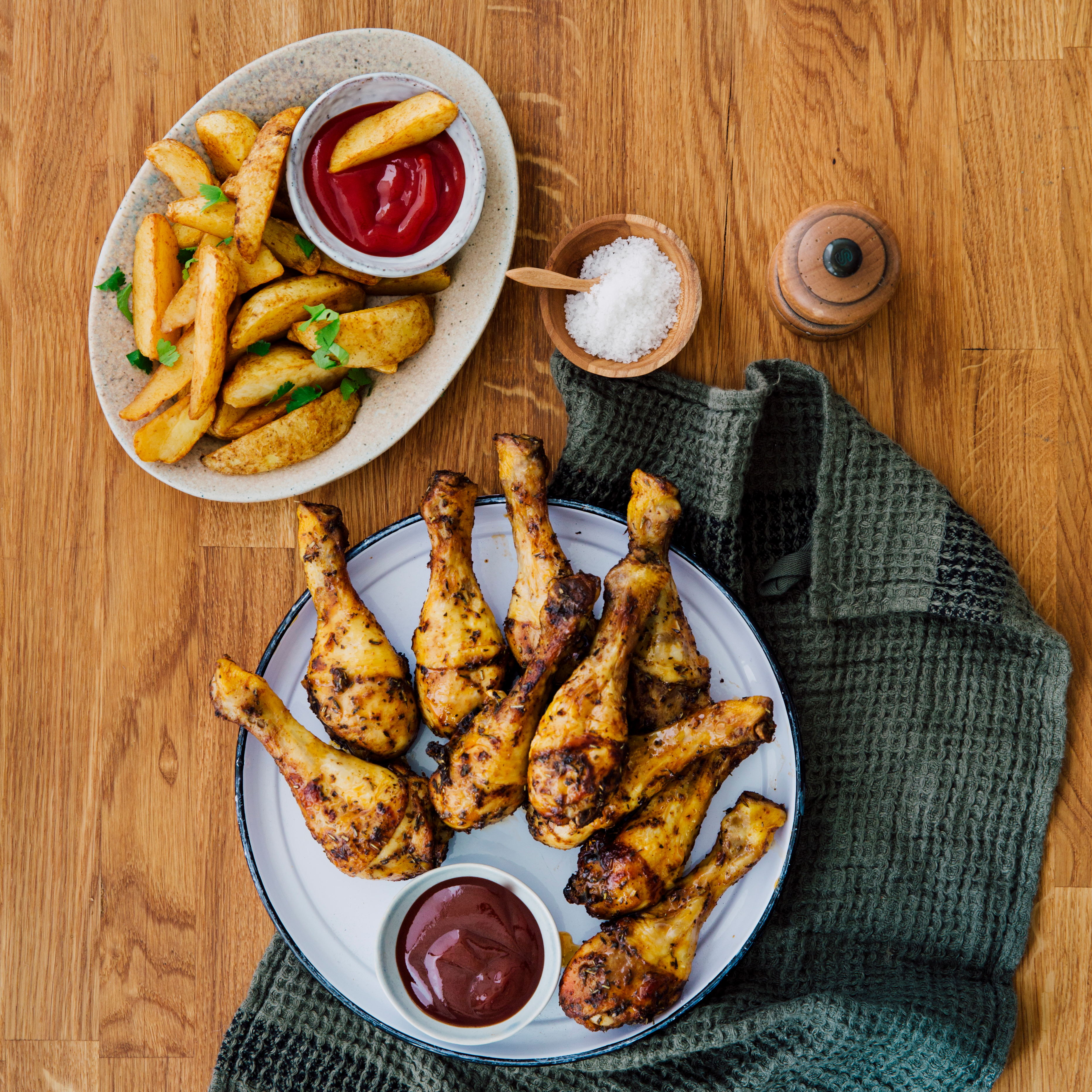 Kipdrumsticks en aardappelpartjes