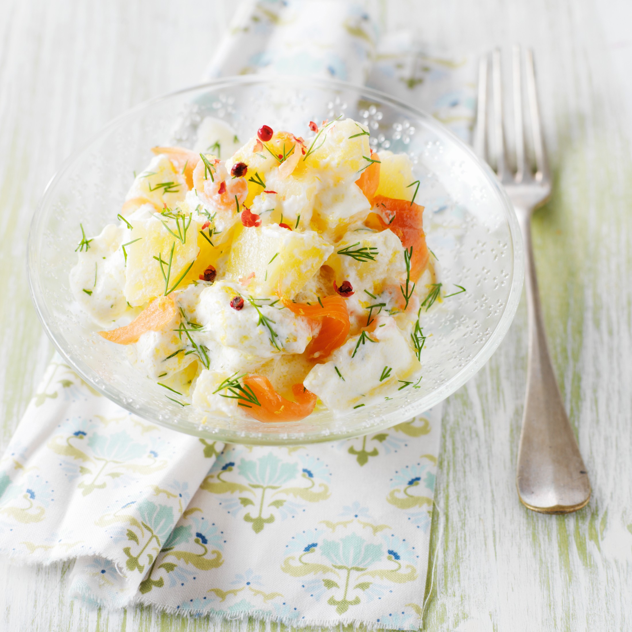 Insalata di patate e salmone