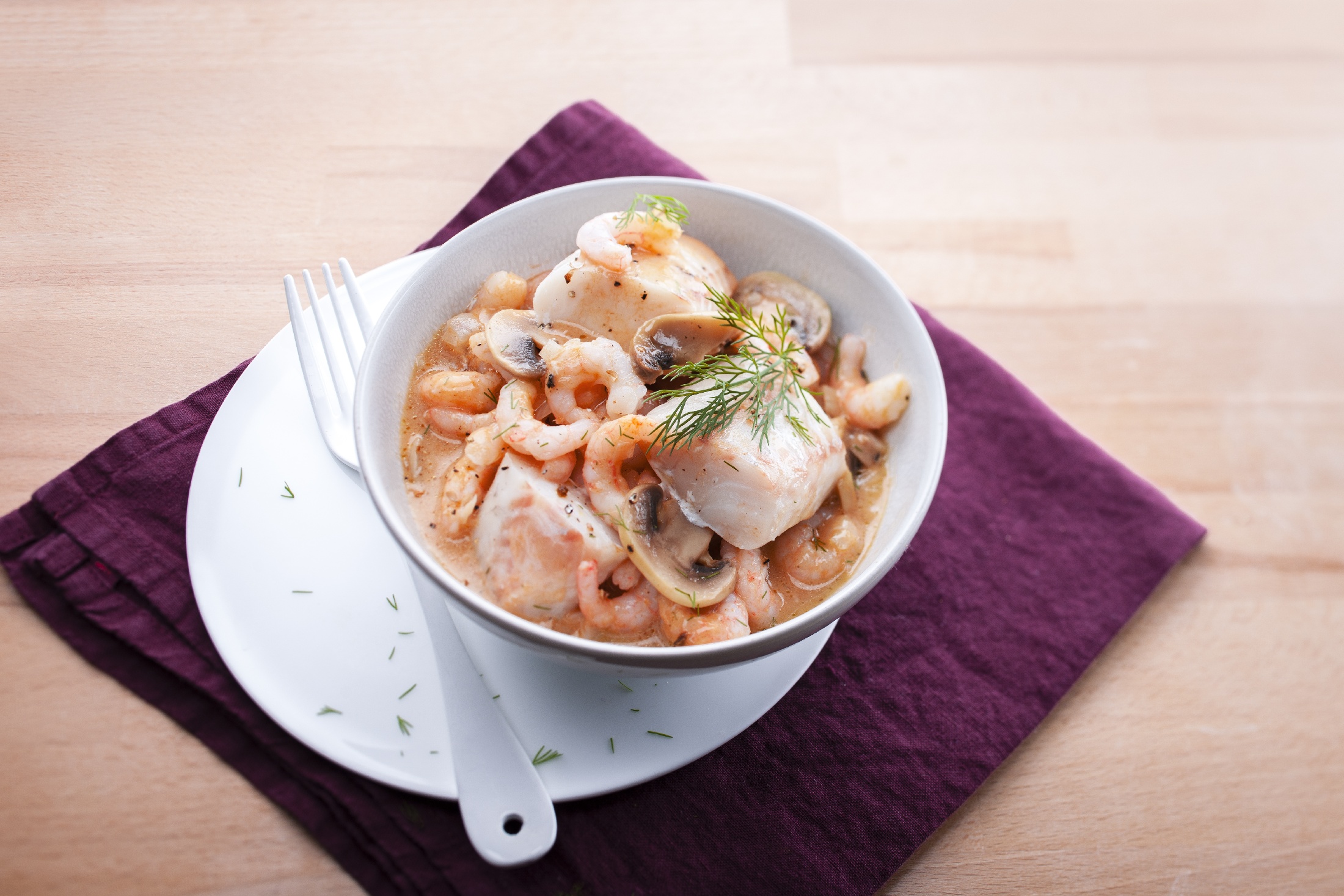 Pescada com gambas