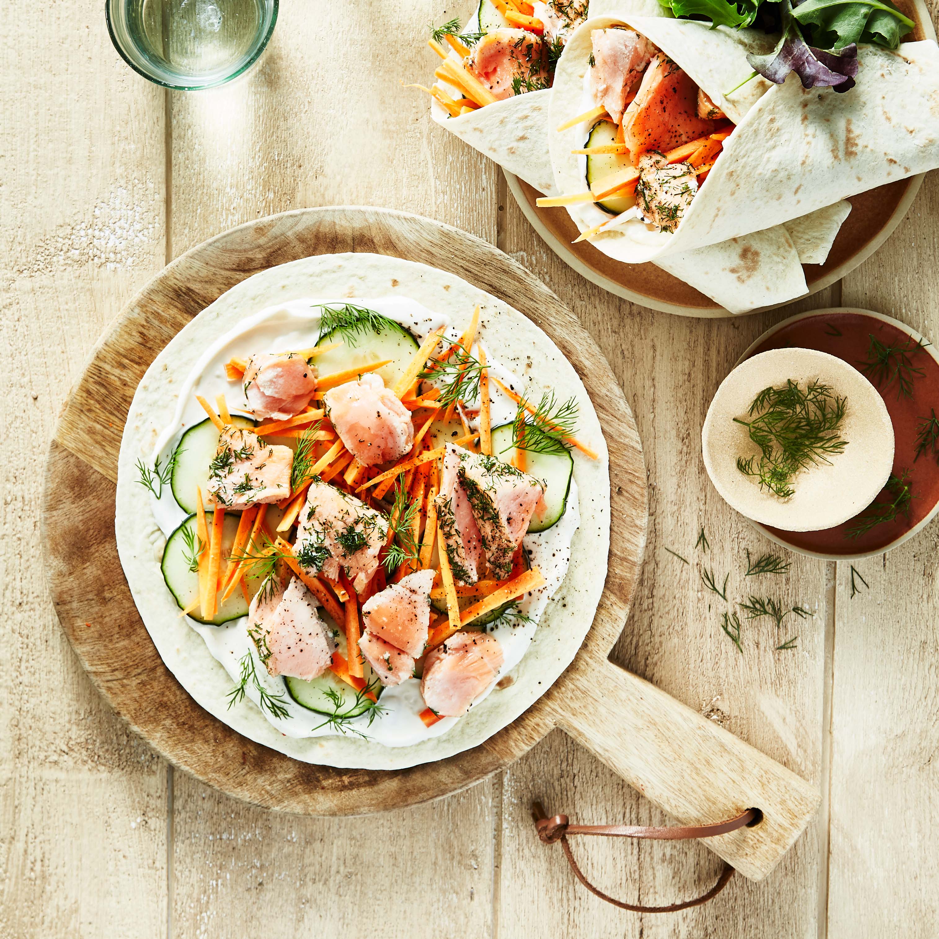 Wraps mit Lachs Mi-Cuit und rohem Gemüse