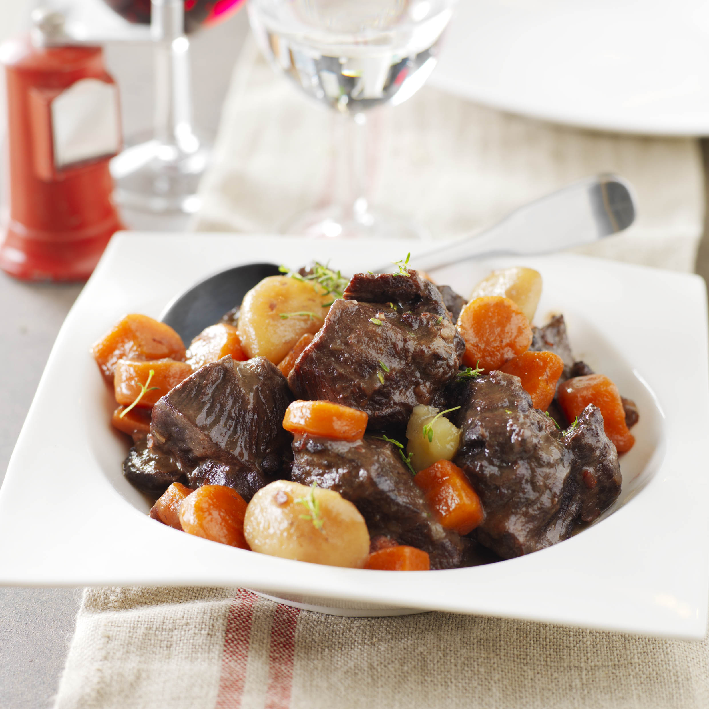 Guancia di manzo al vino rosso e verdure invernali