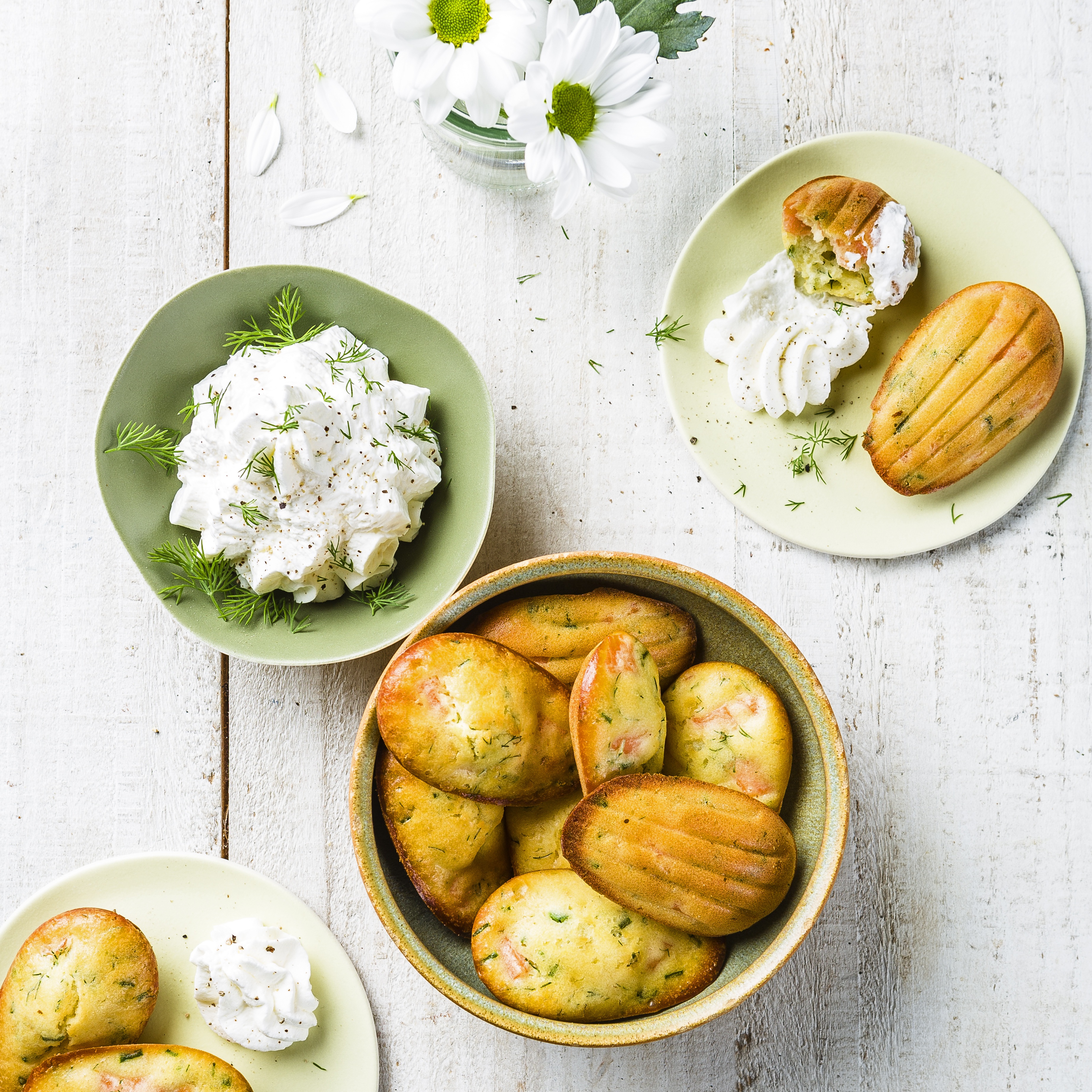 Madeleines mit Lachs und Kräutern