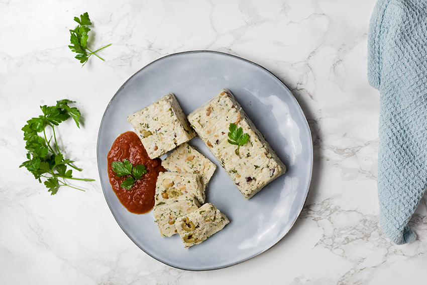 Terrina de ave, aceitunas y frutos secos