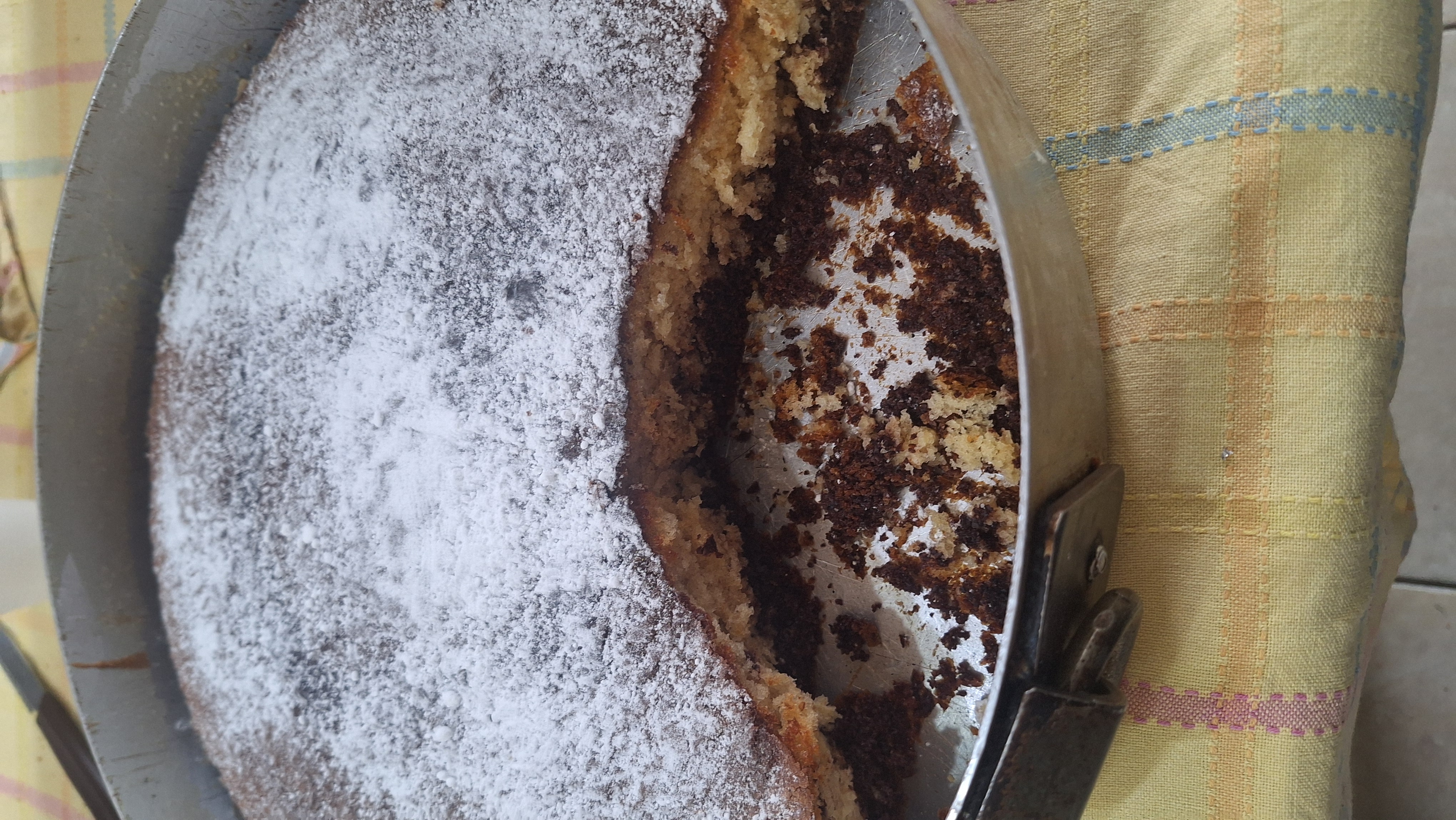 Ciambellone macchiato a cacao
