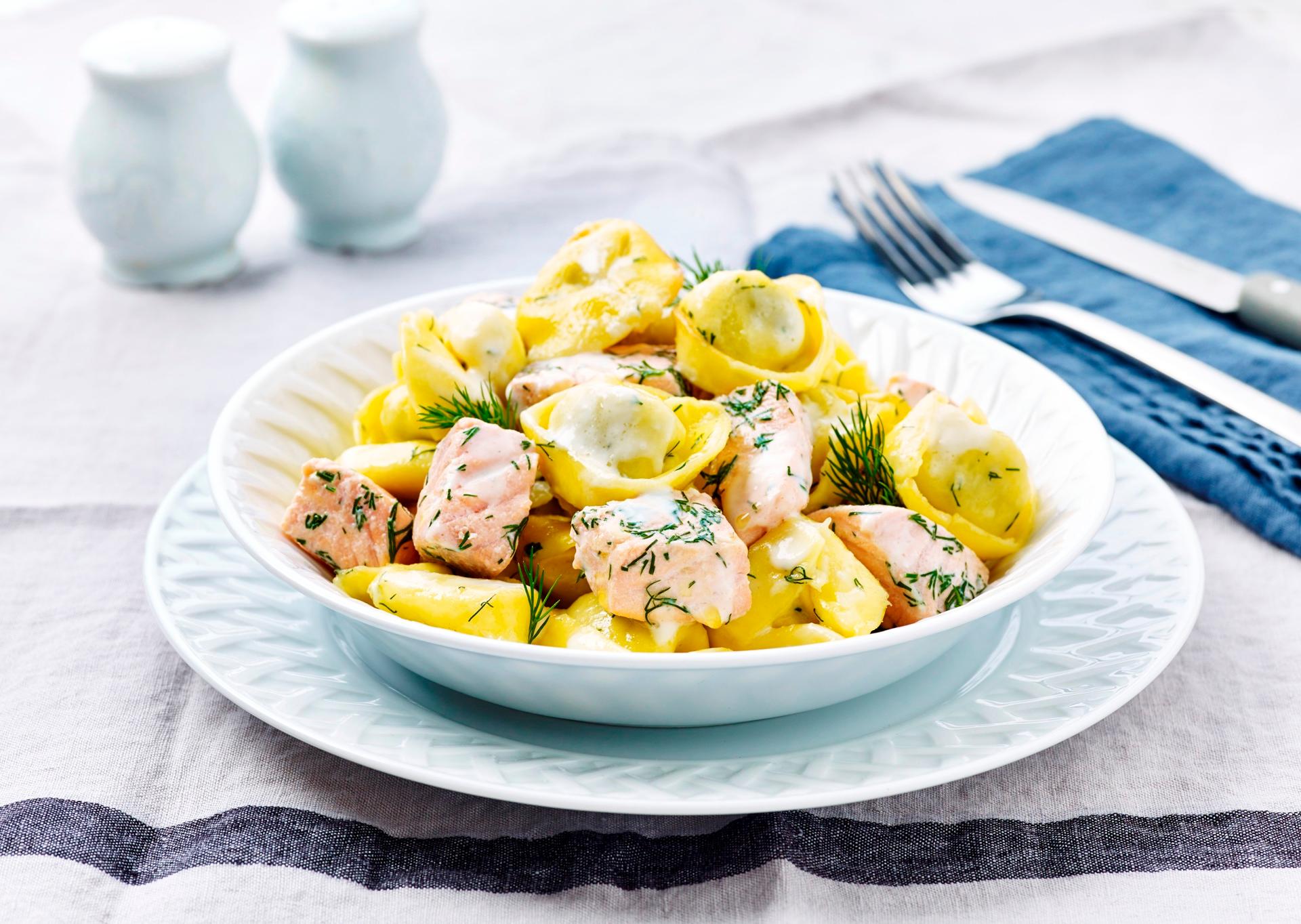 Tortellini de espinacas y ricotta con salmón - Receta Actifry Smart 1kg | Tefal