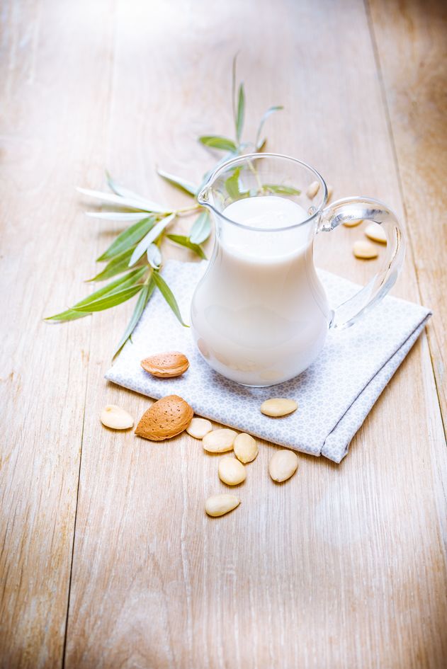 Leche de almendras, tomillo y miel