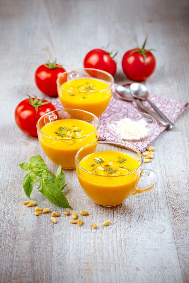 Crema de tomate con albahaca