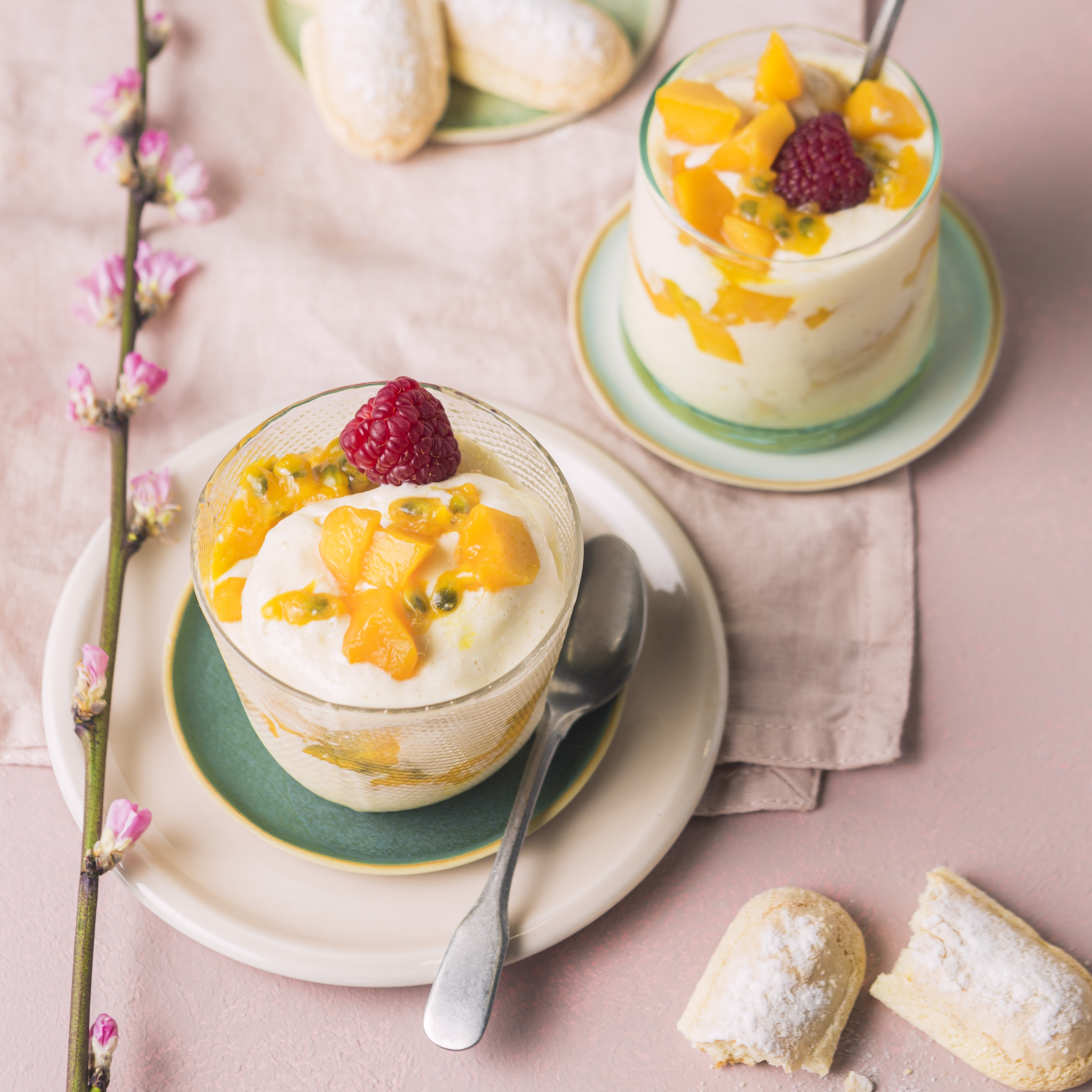 Tiramisú de mango y maracuyá