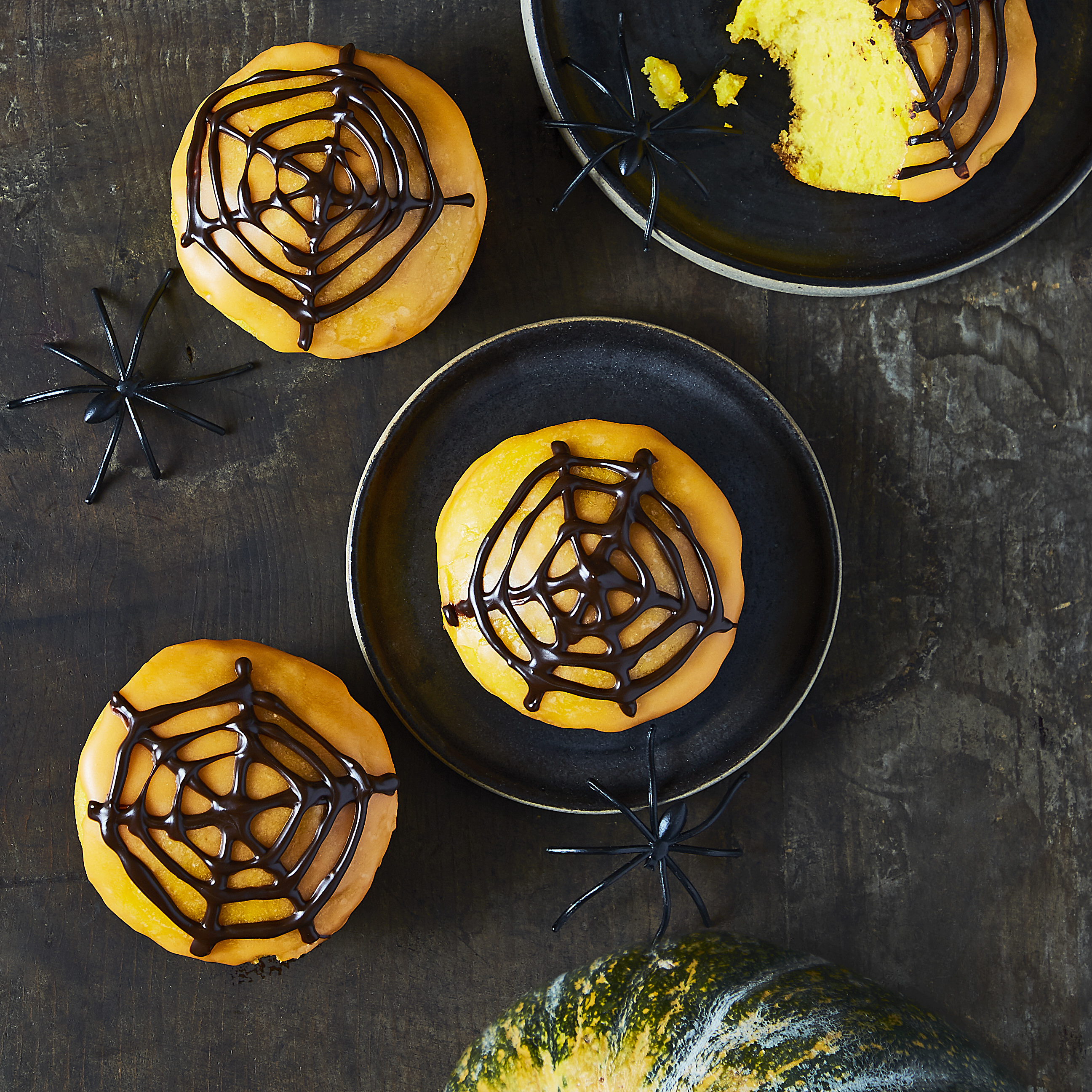 Kürbiskuchen mit Spinnennetz