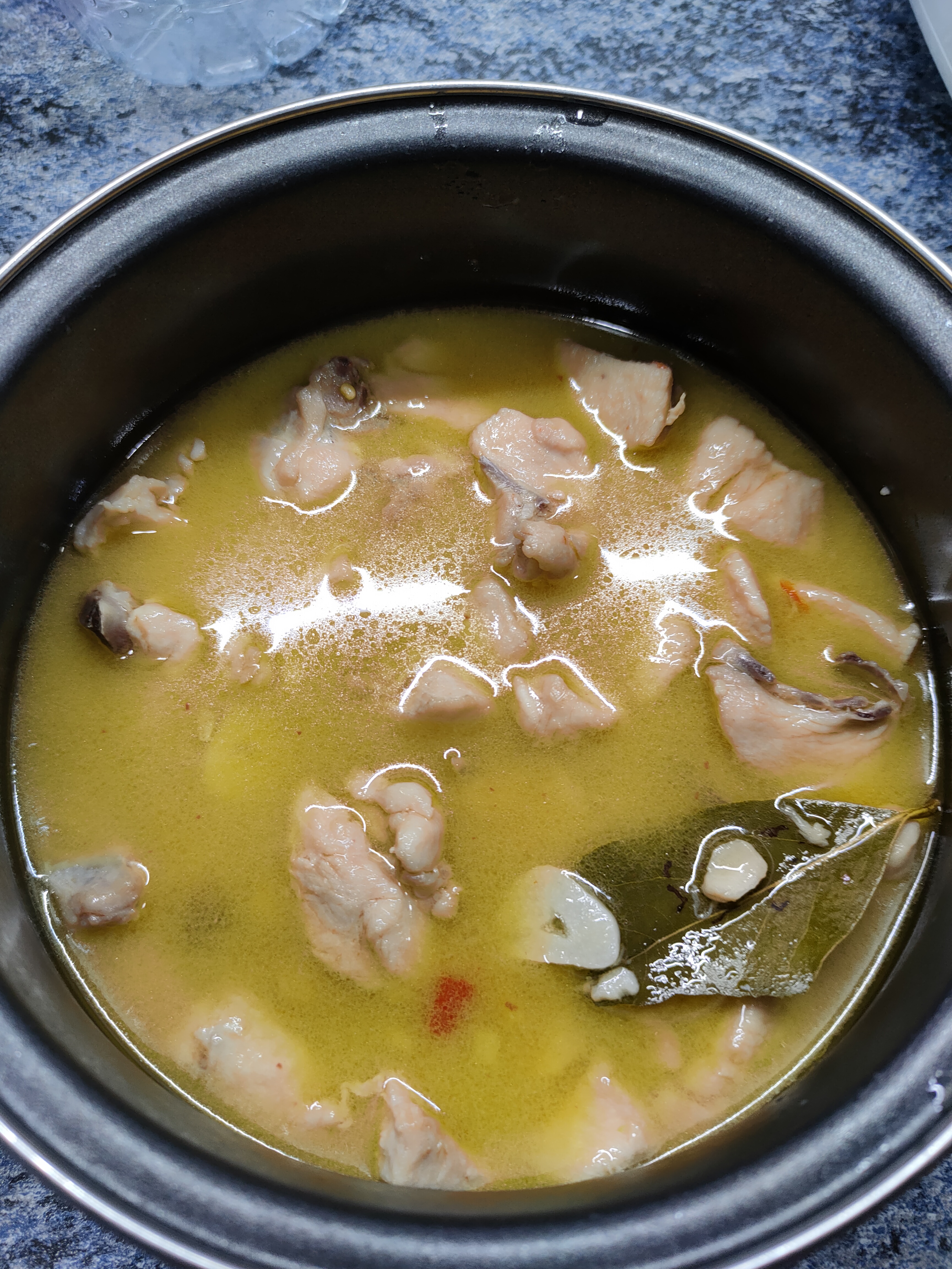 Pollo al ajillo