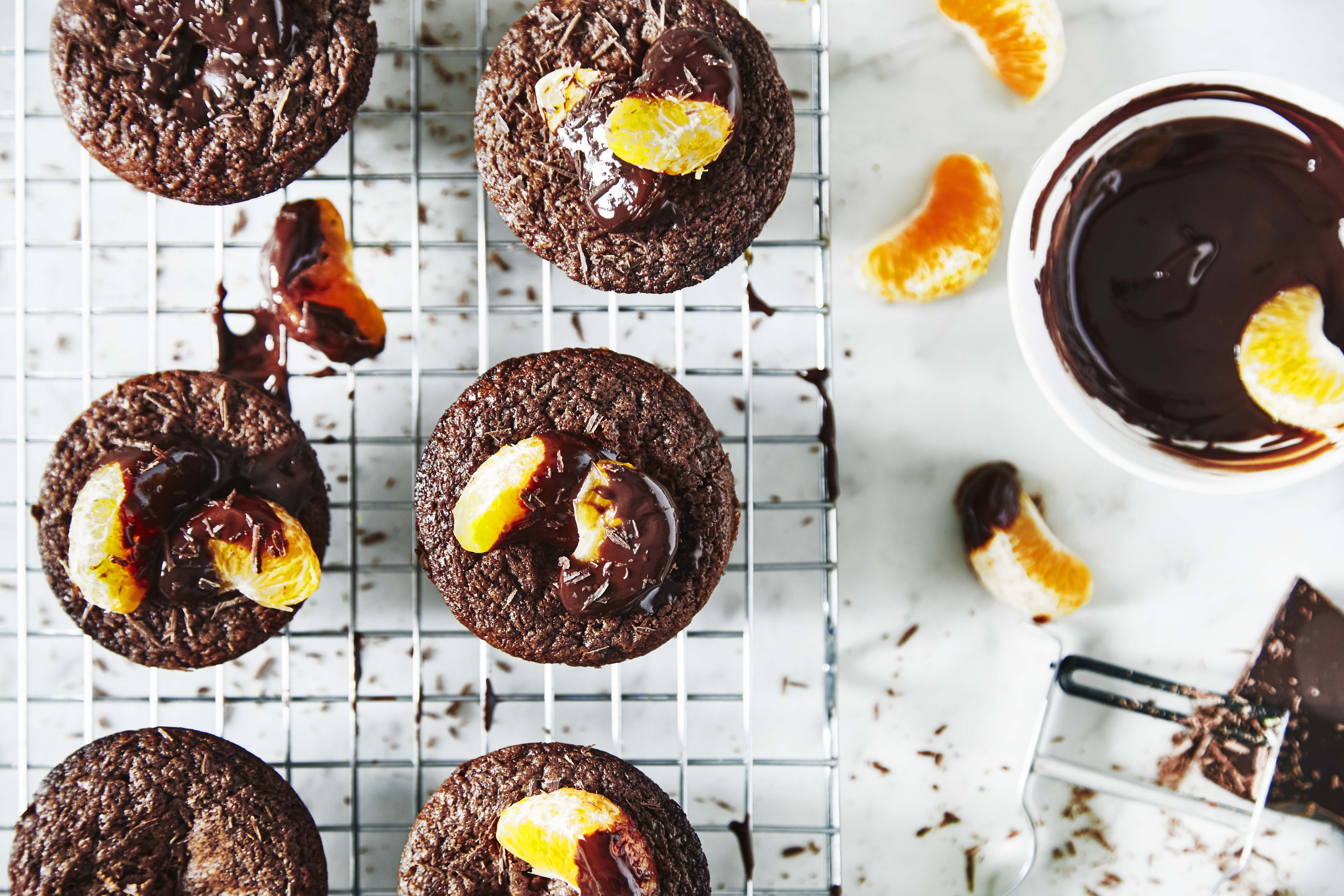 Chocoladecakejes met zacht clementinehart