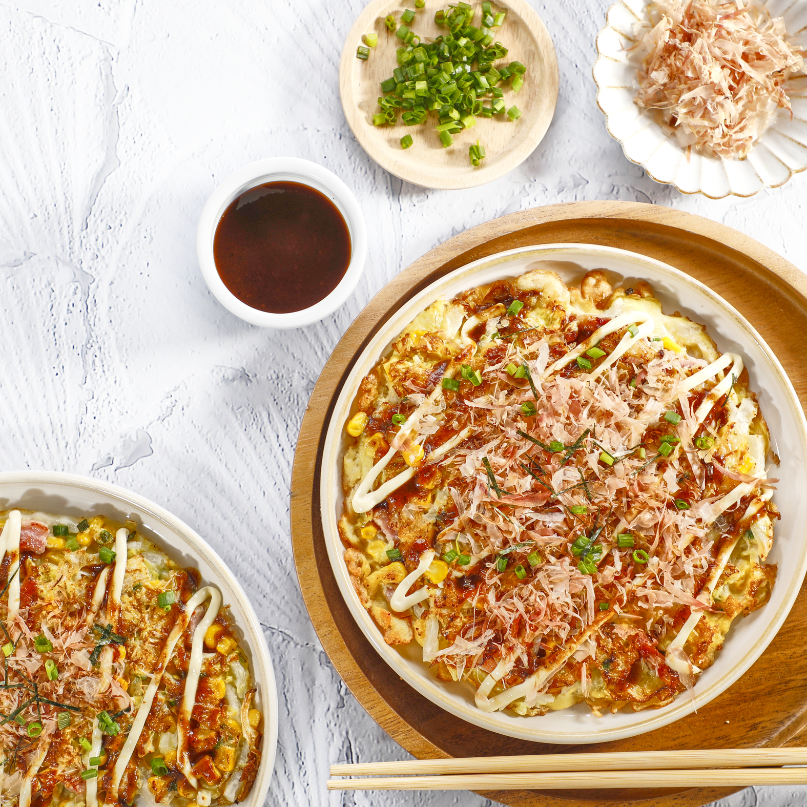 Okonomiyaki (herzhafter japanischer Pfannkuchen)