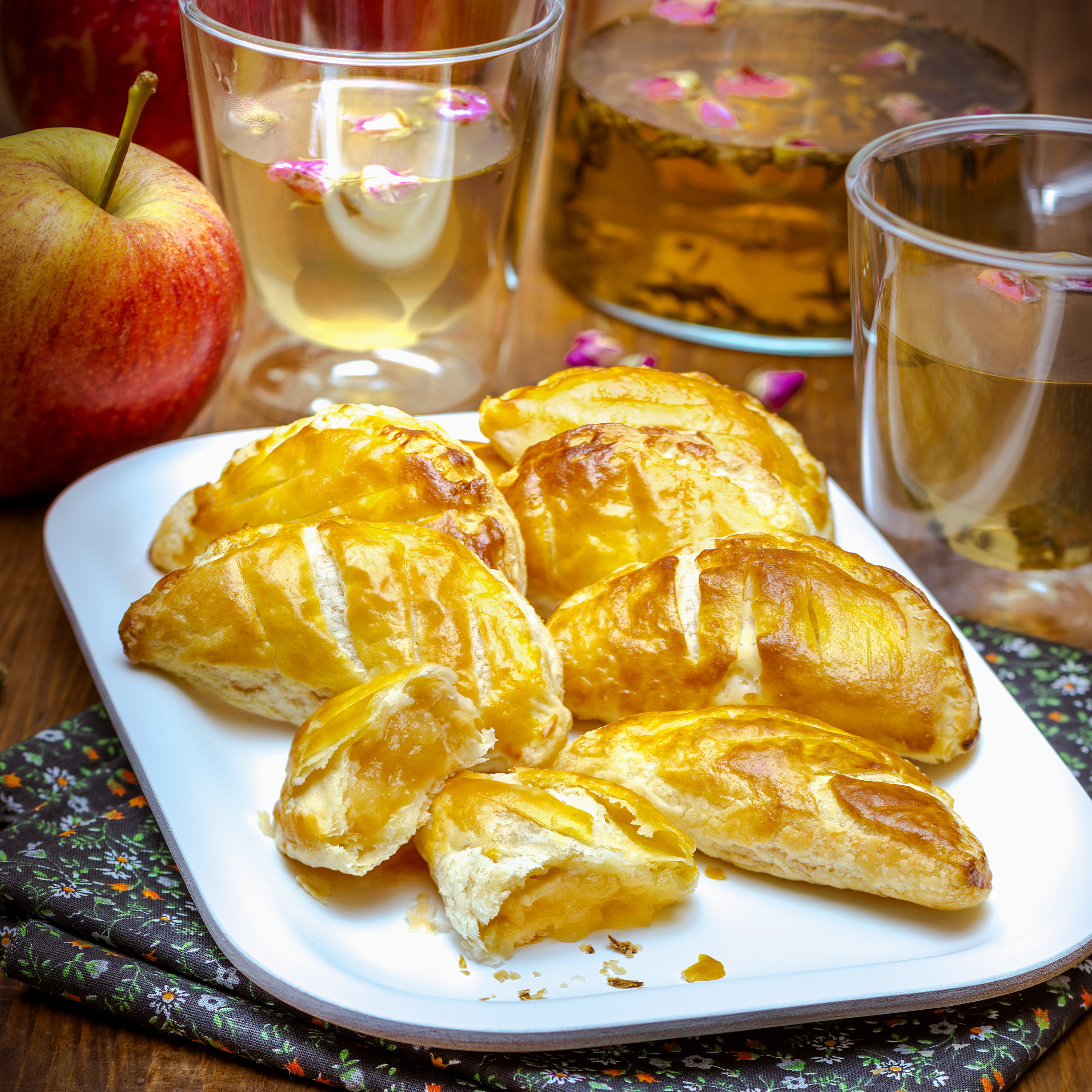Hojaldres rellenos de manzana