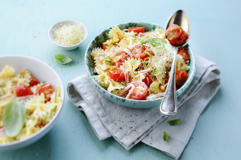 Massa com tomate e fiambre