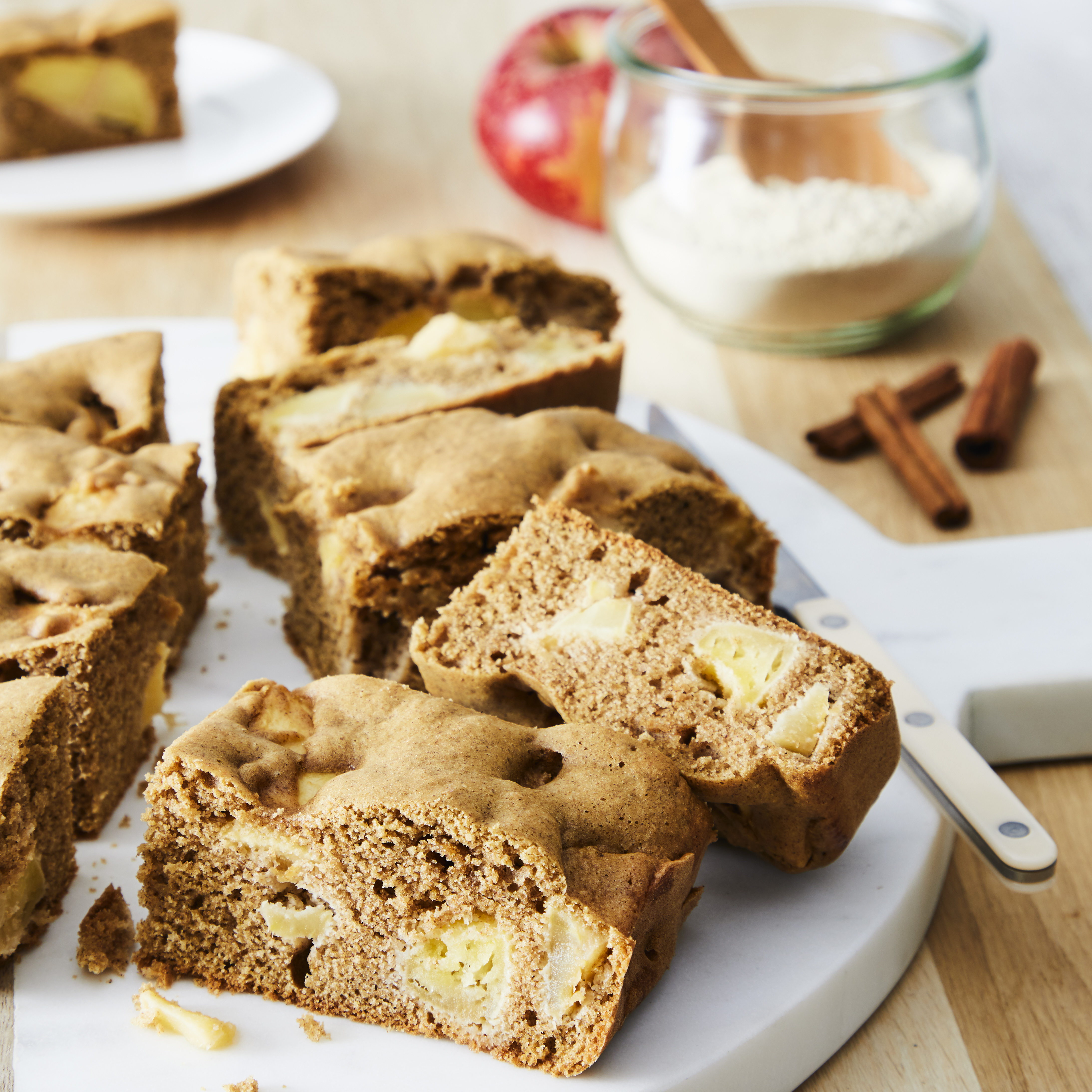 Gluten- und laktosefreier Apfel-Buchweizen-Kuchen