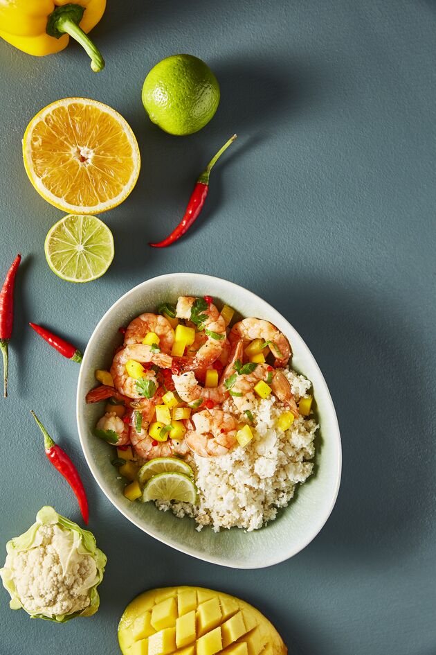 Gambas com manga e arroz de couve-flor