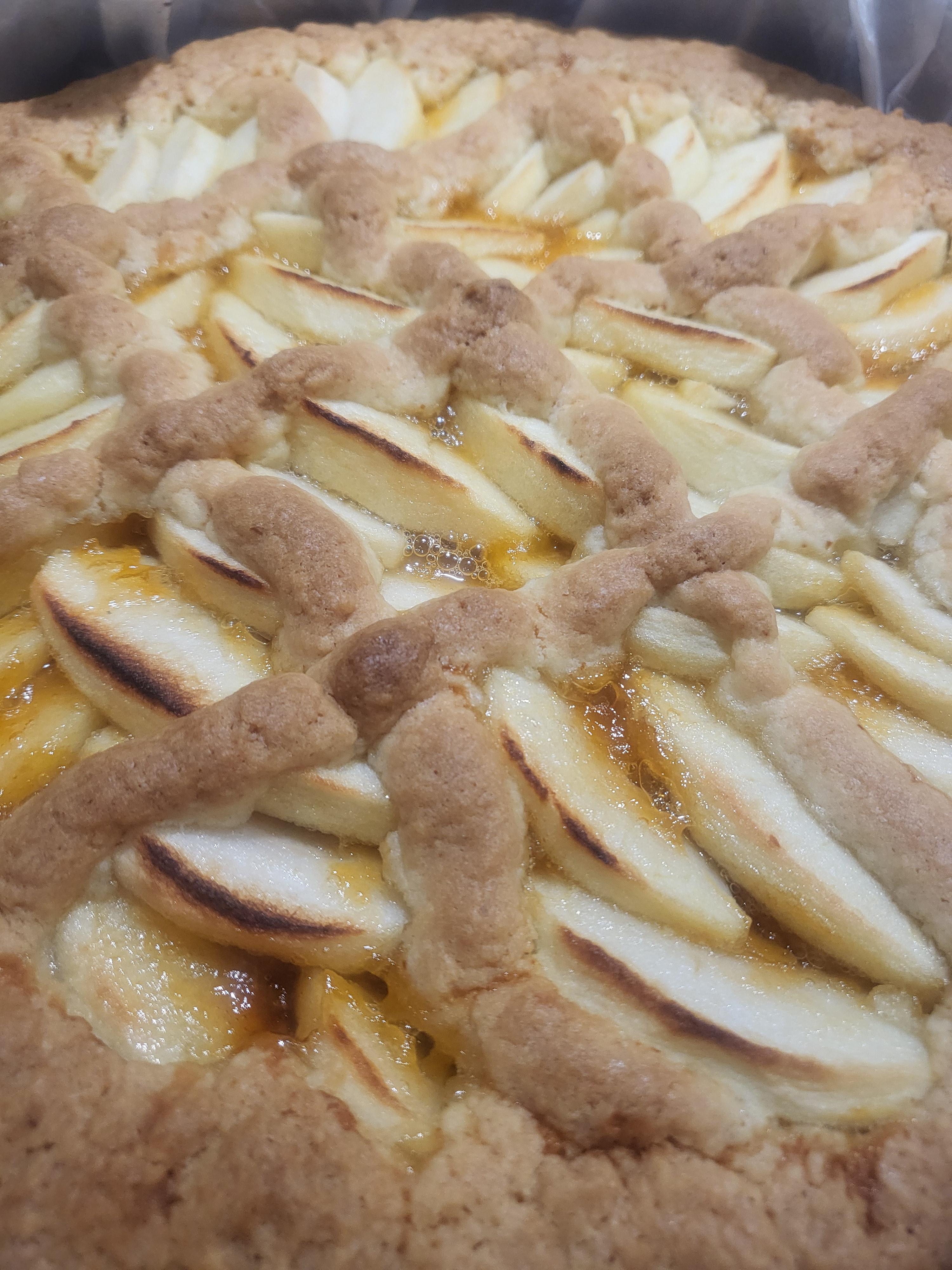 Crostata con marmellata di albicocche e mele