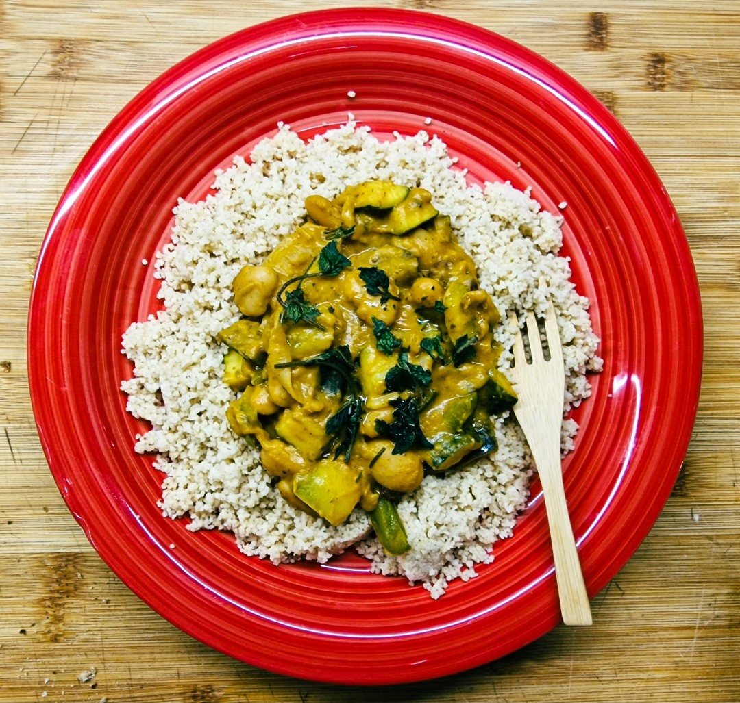 Couscous vegetariano con fagioli di Spagna e ras-el-hanout