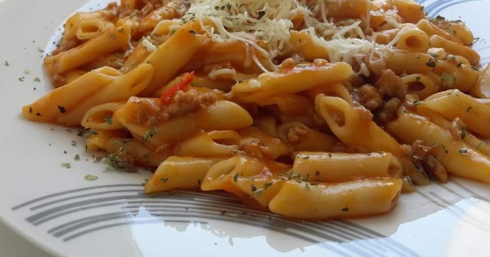 Pasta fresca con boloñesa de soja texturizada