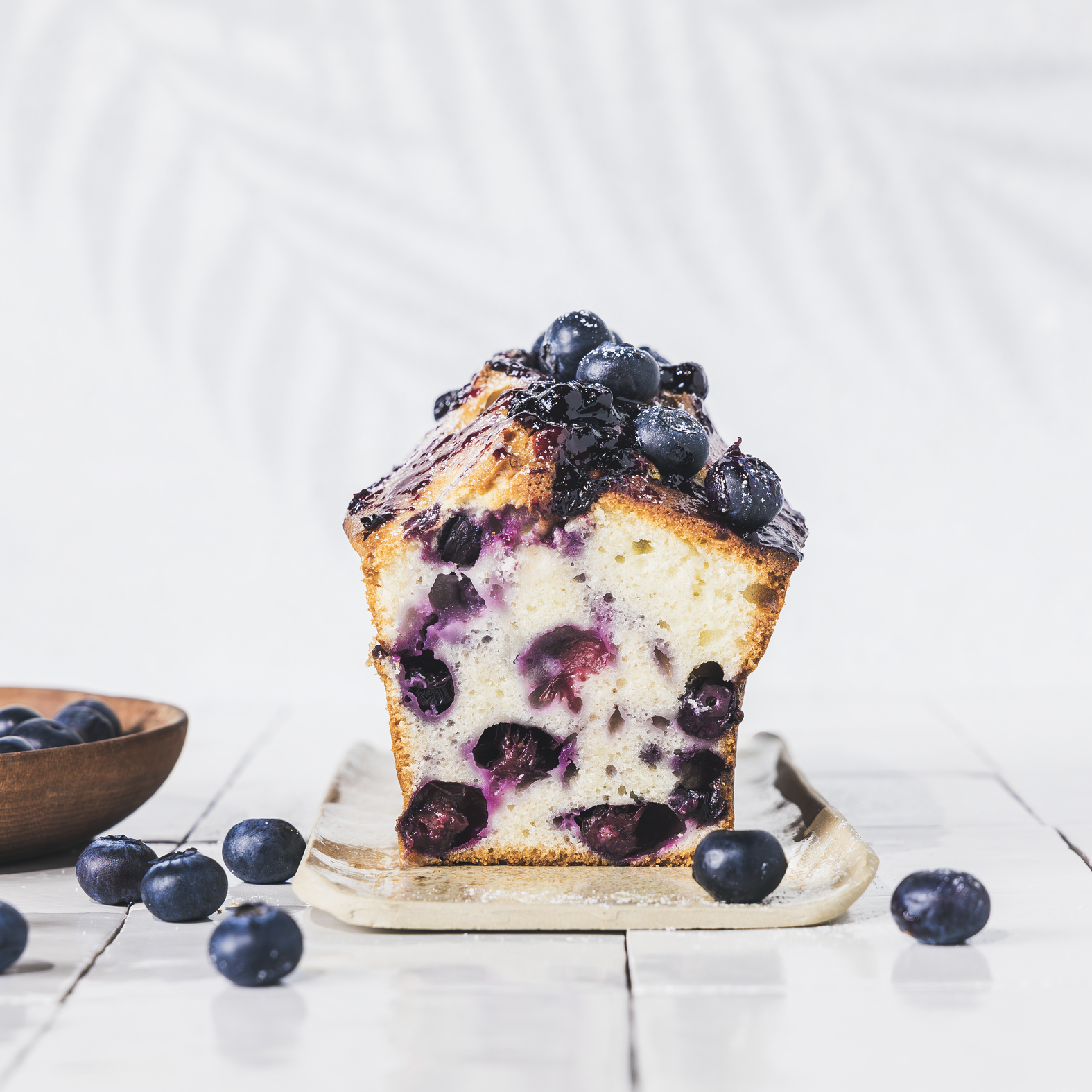Bolo de iogurte com mirtilos e lima