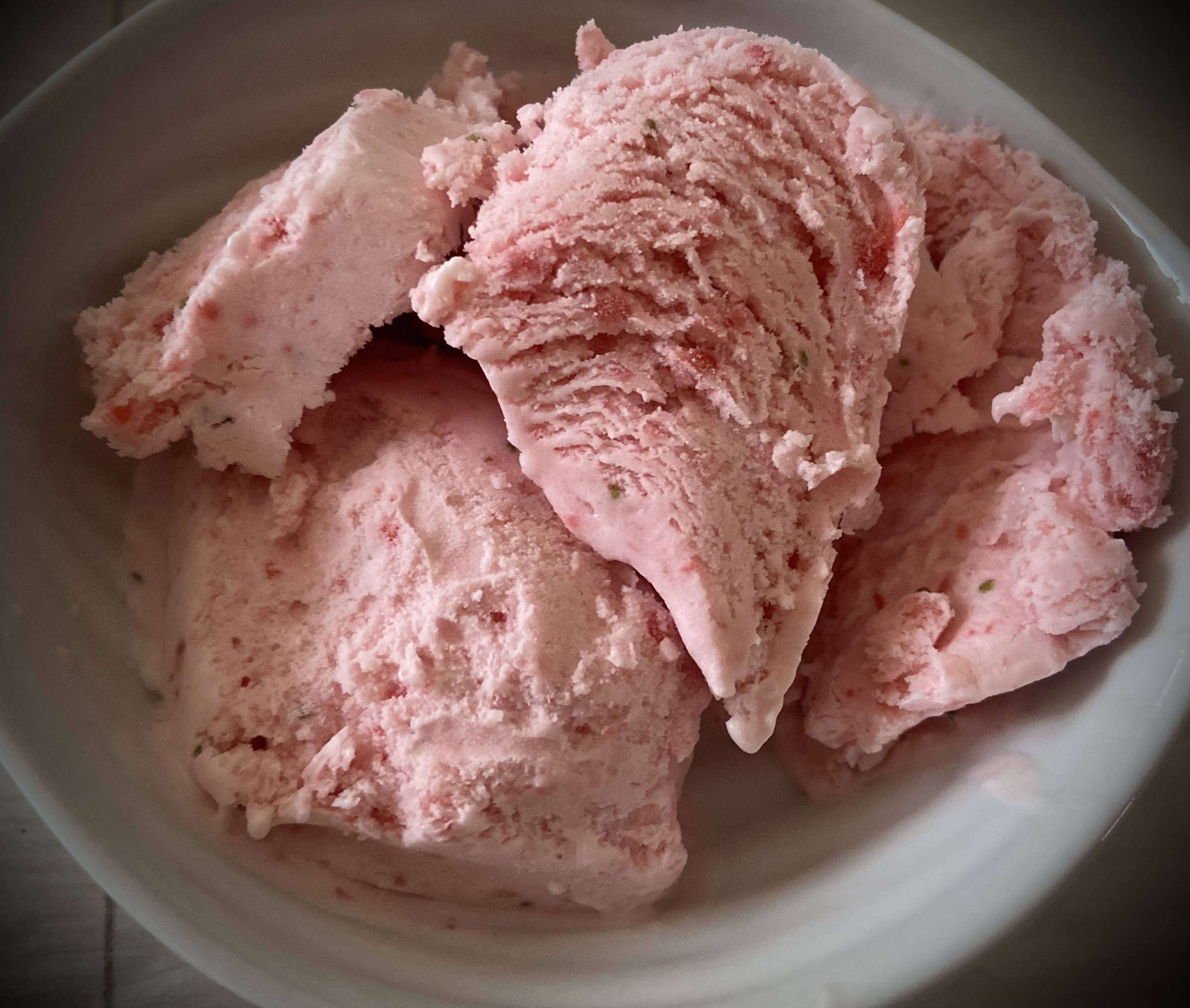 Gelato alla fragola semplice