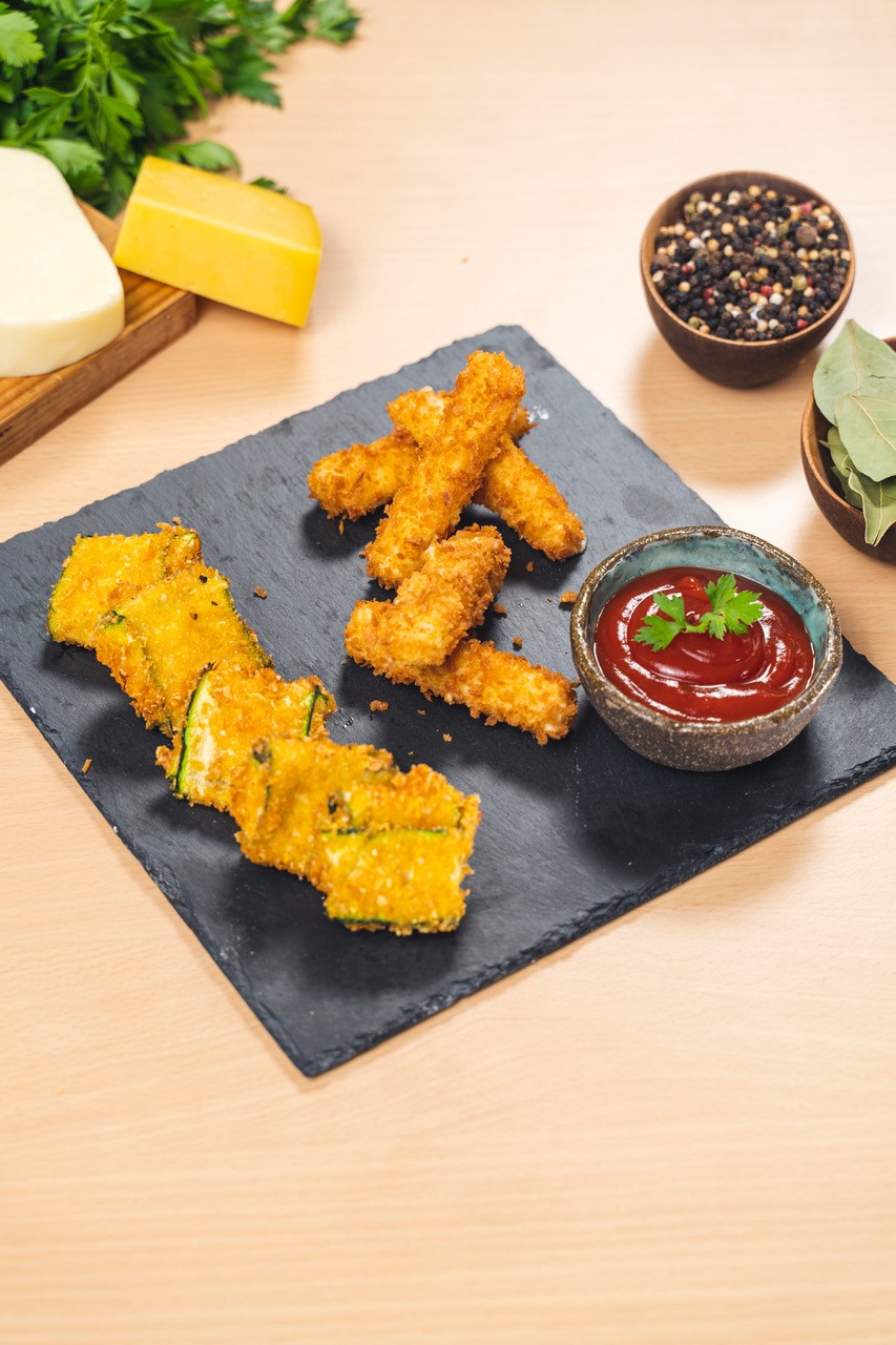 2 snacks Jordi Cruz: Mozzarella sticks y Raviolis crujientes de calabacín