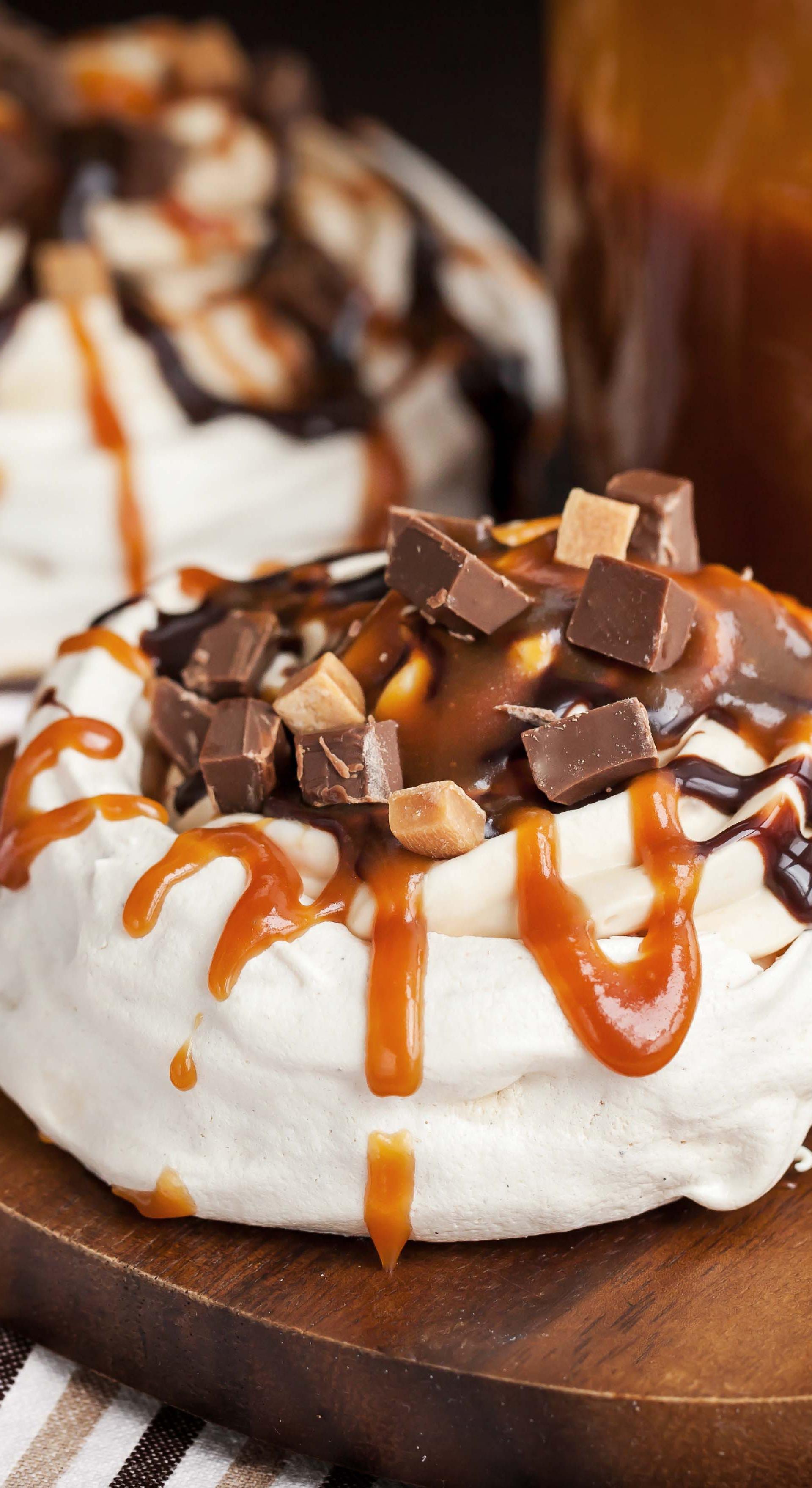 Schokoladen-Karamell-Pawlowa