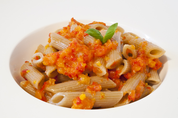Penne integrali con salsa di peperoni