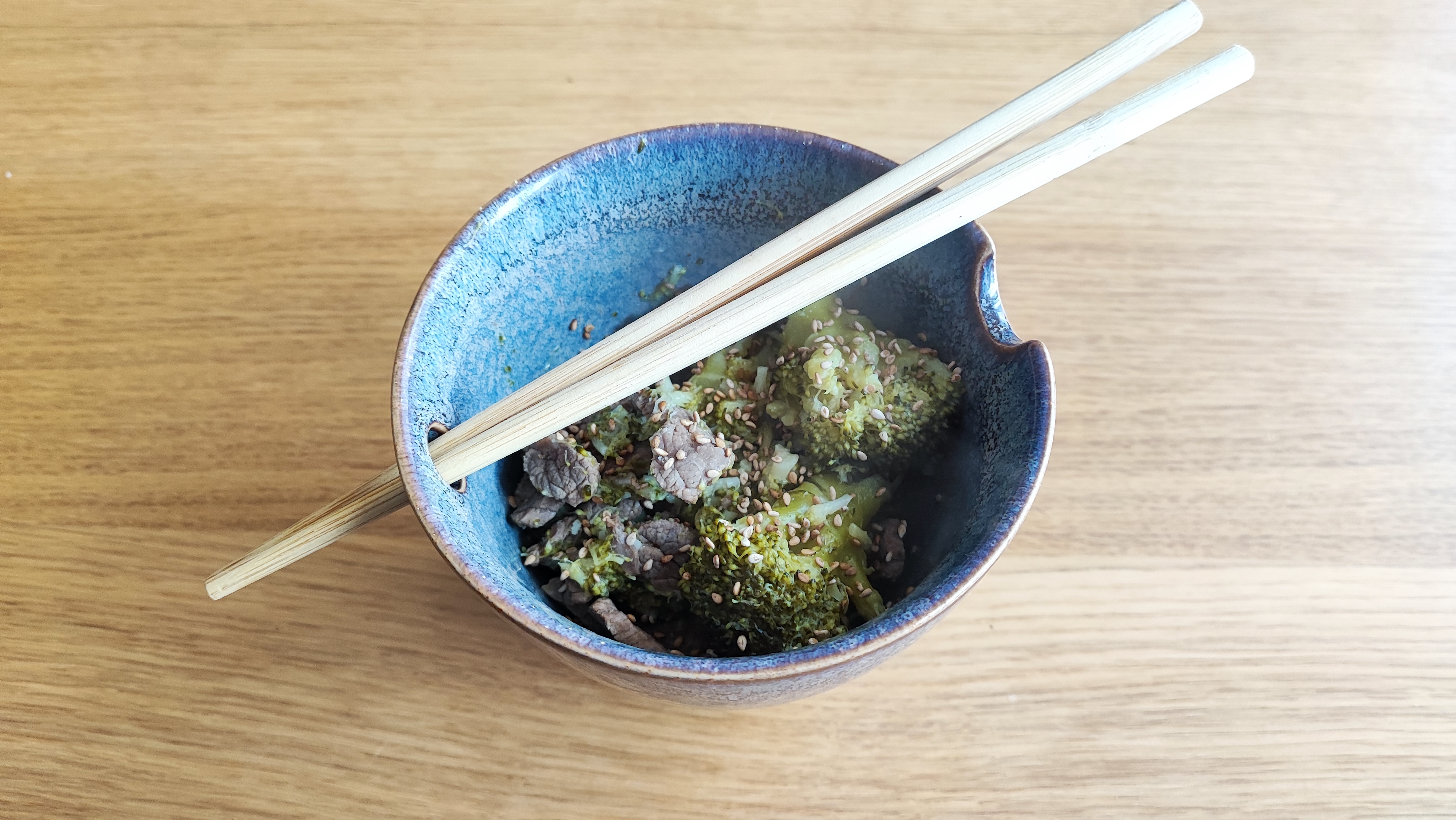 Ternera con brócoli al estilo oriental