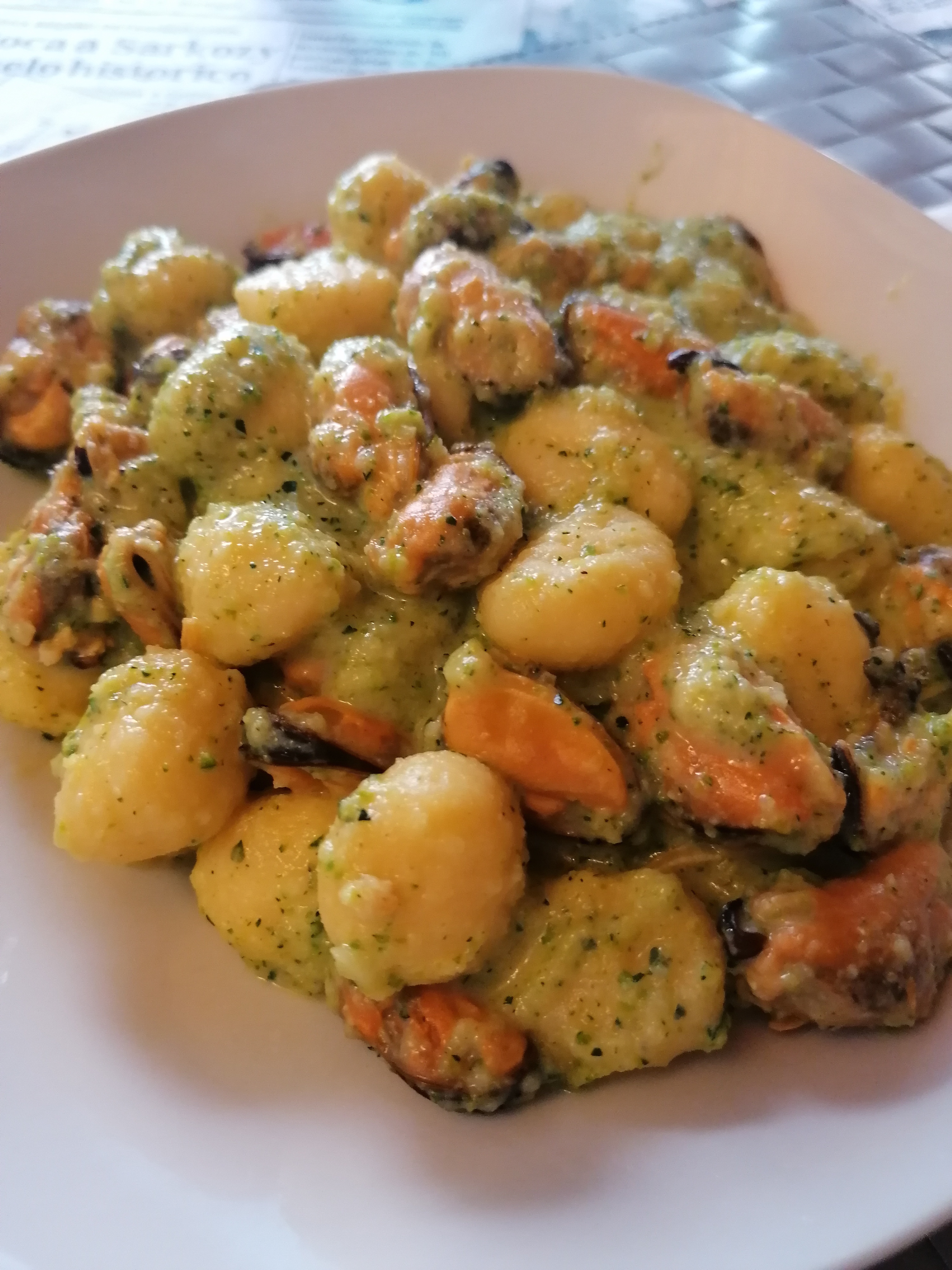 Gnocchi di patate crema di zucchine e cozze