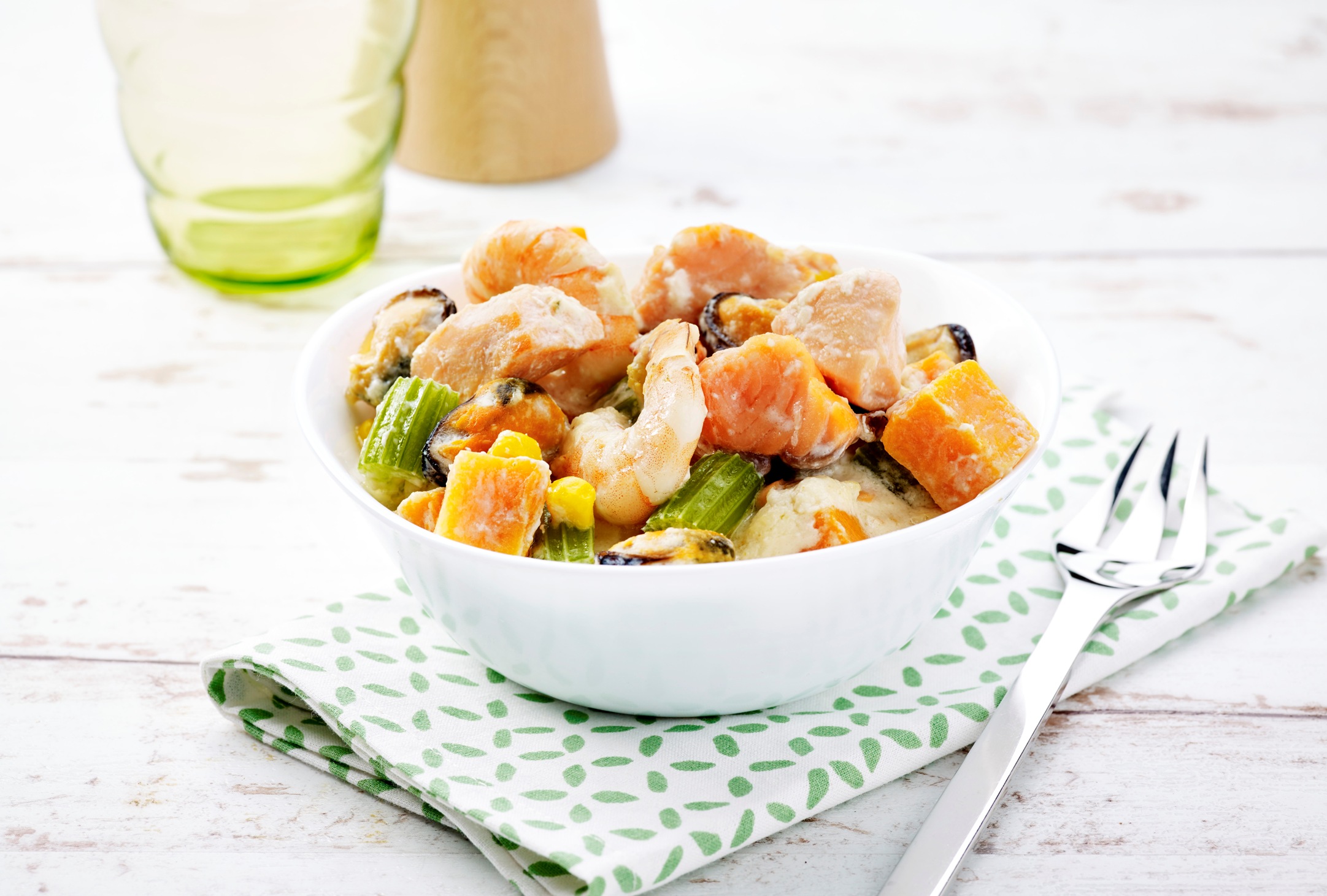 Fischsuppe mit Lachs und Meeresfrüchten