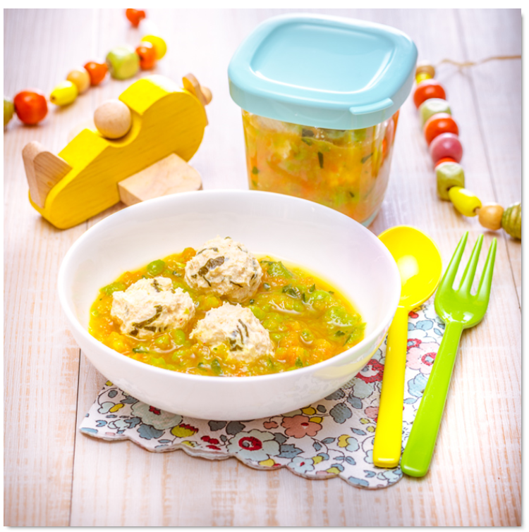 Verduras variadas y albóndigas de pechuga de pollo para bebé
