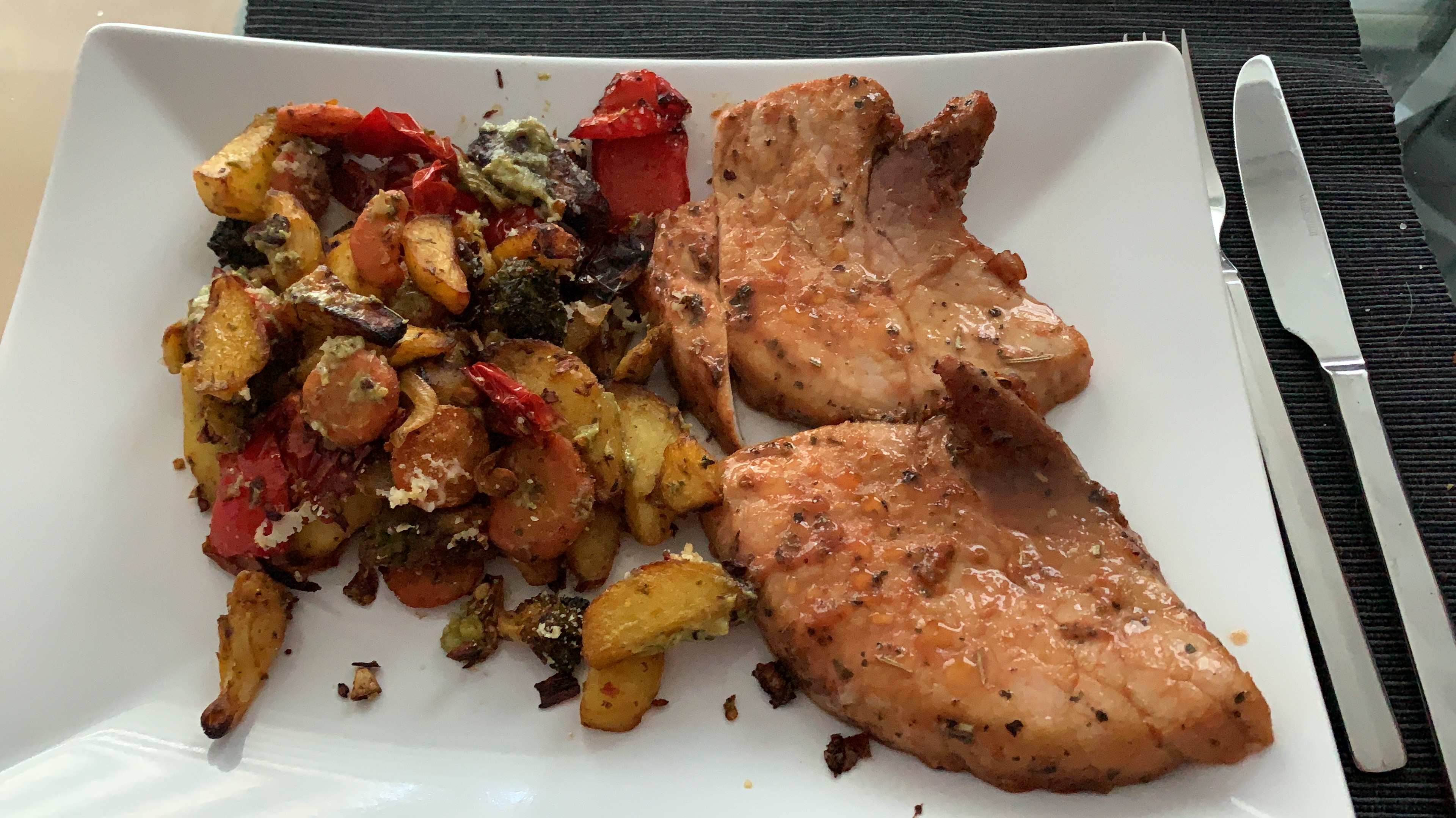 Schweinesteaks mit Gemüse