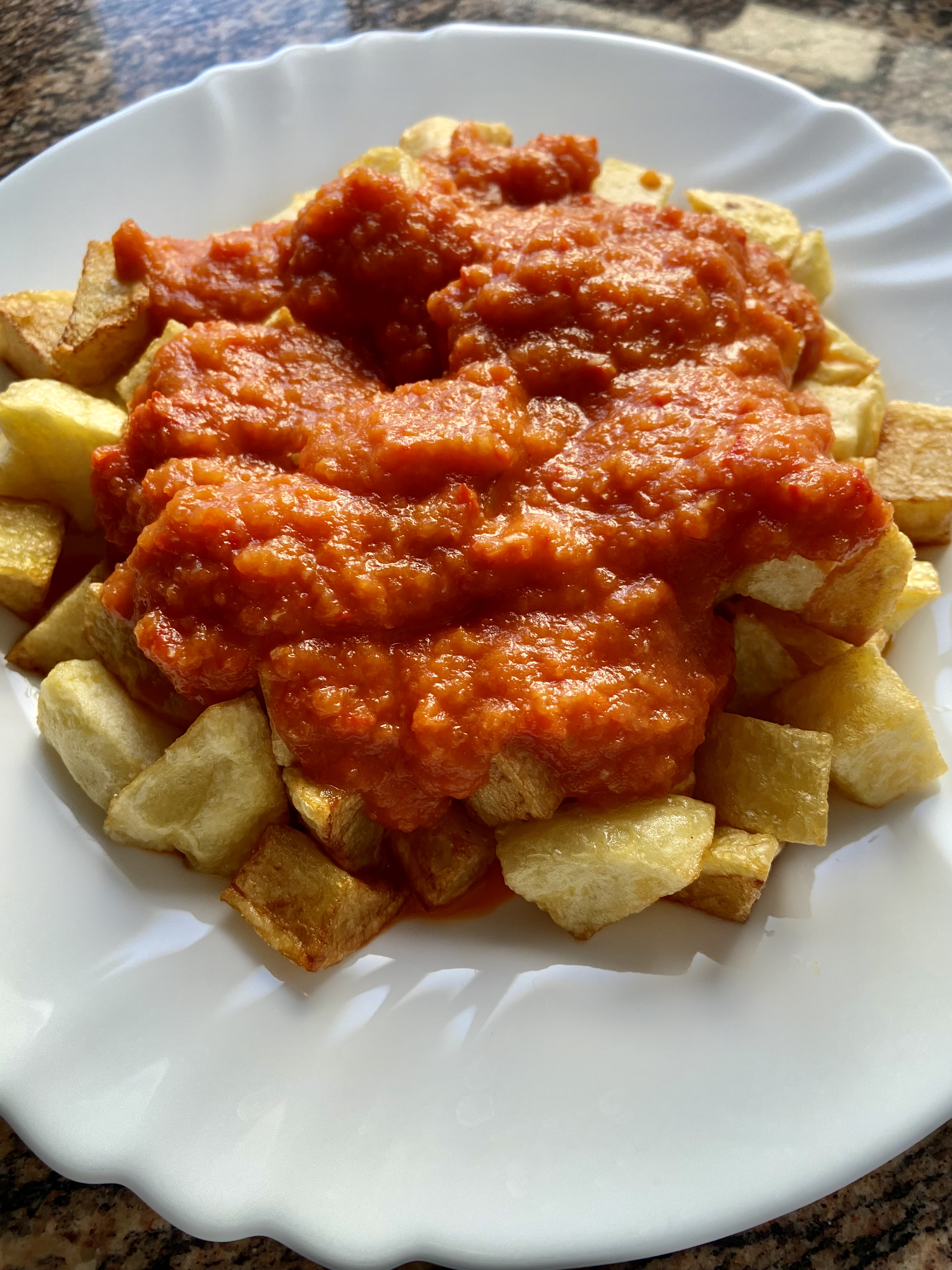 Patatas bravas veganas