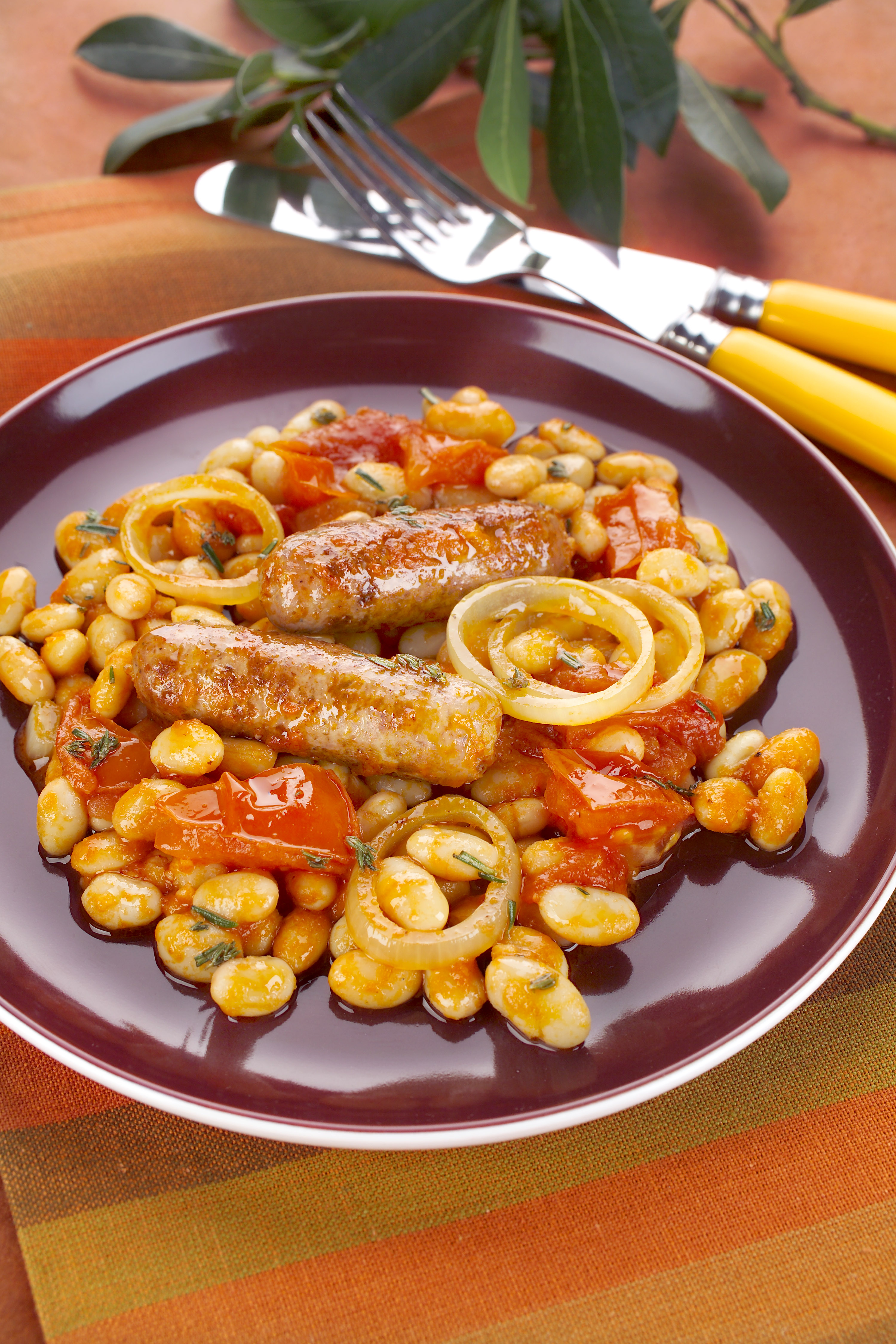 Eintopf mit Würstchen und Bohnen