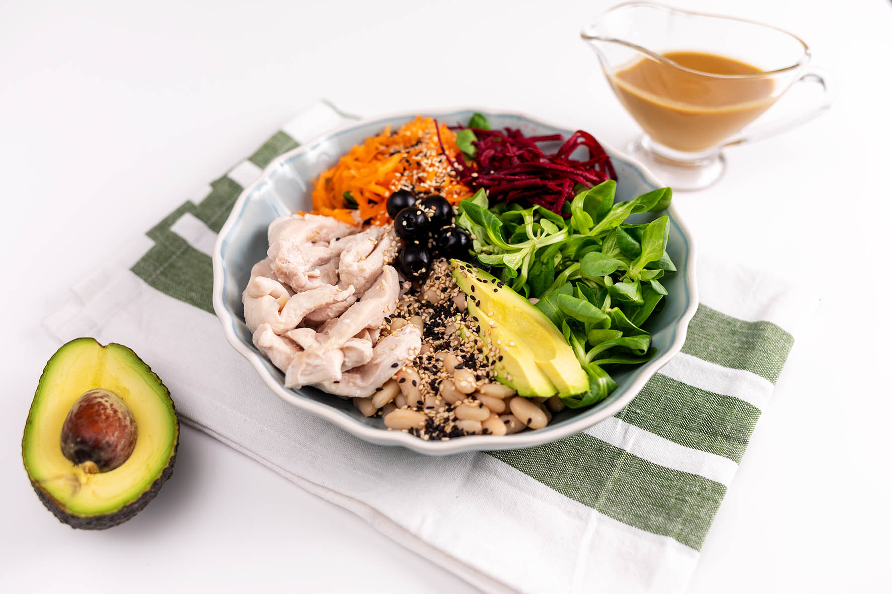 Buddha bowl con pollo y hortalizas