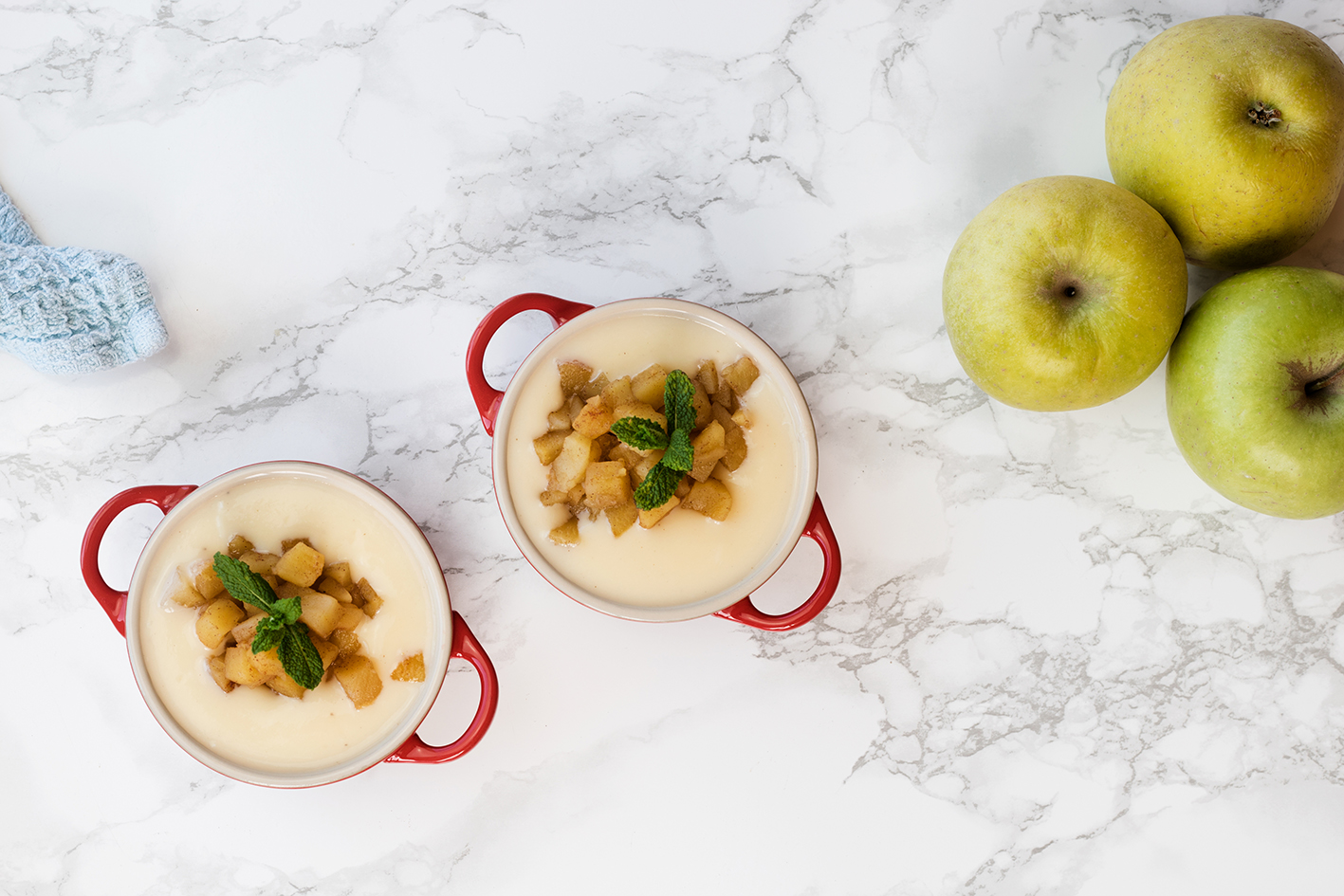 Natillas con compota de manzana y canela