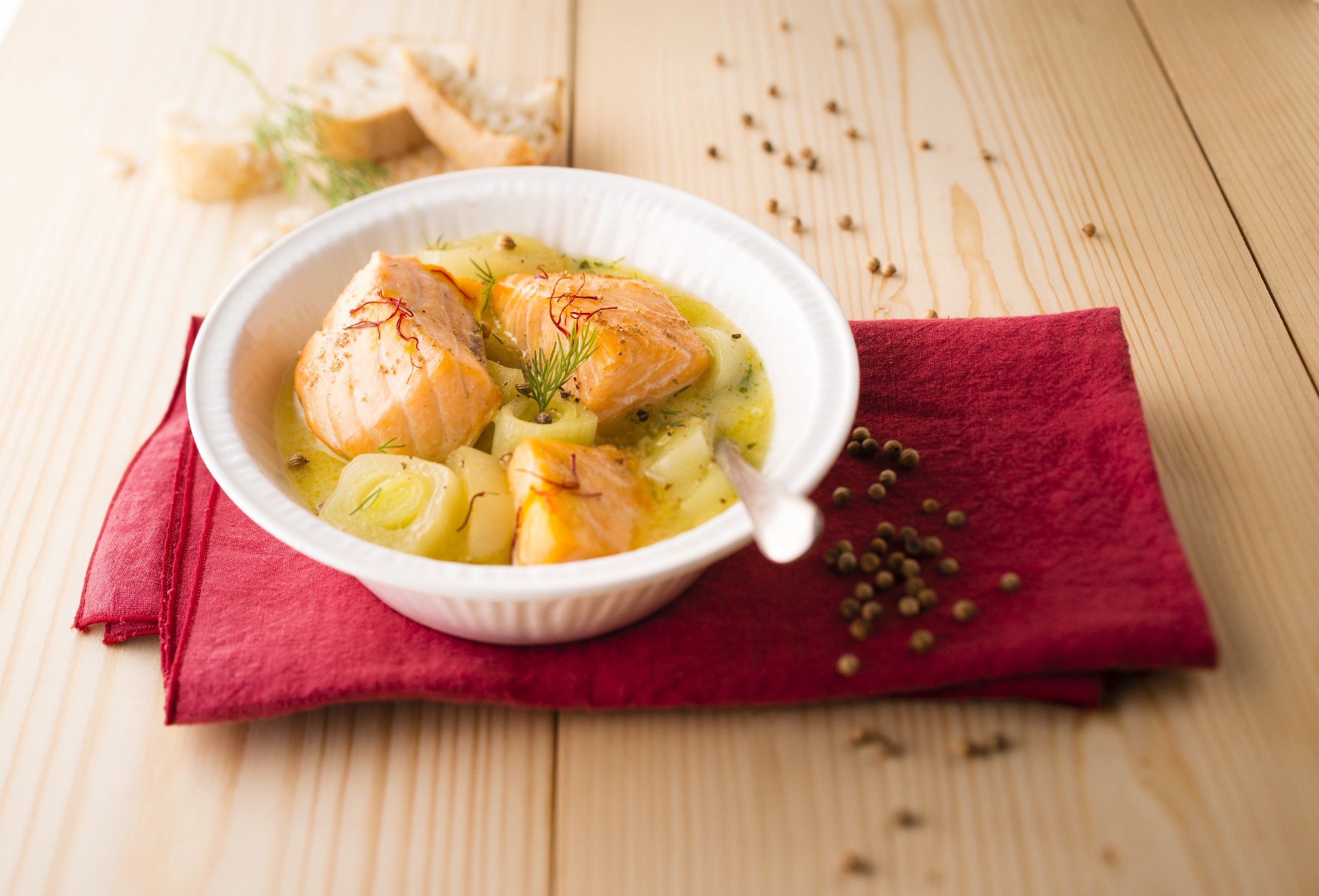 Salmón al azafrán
