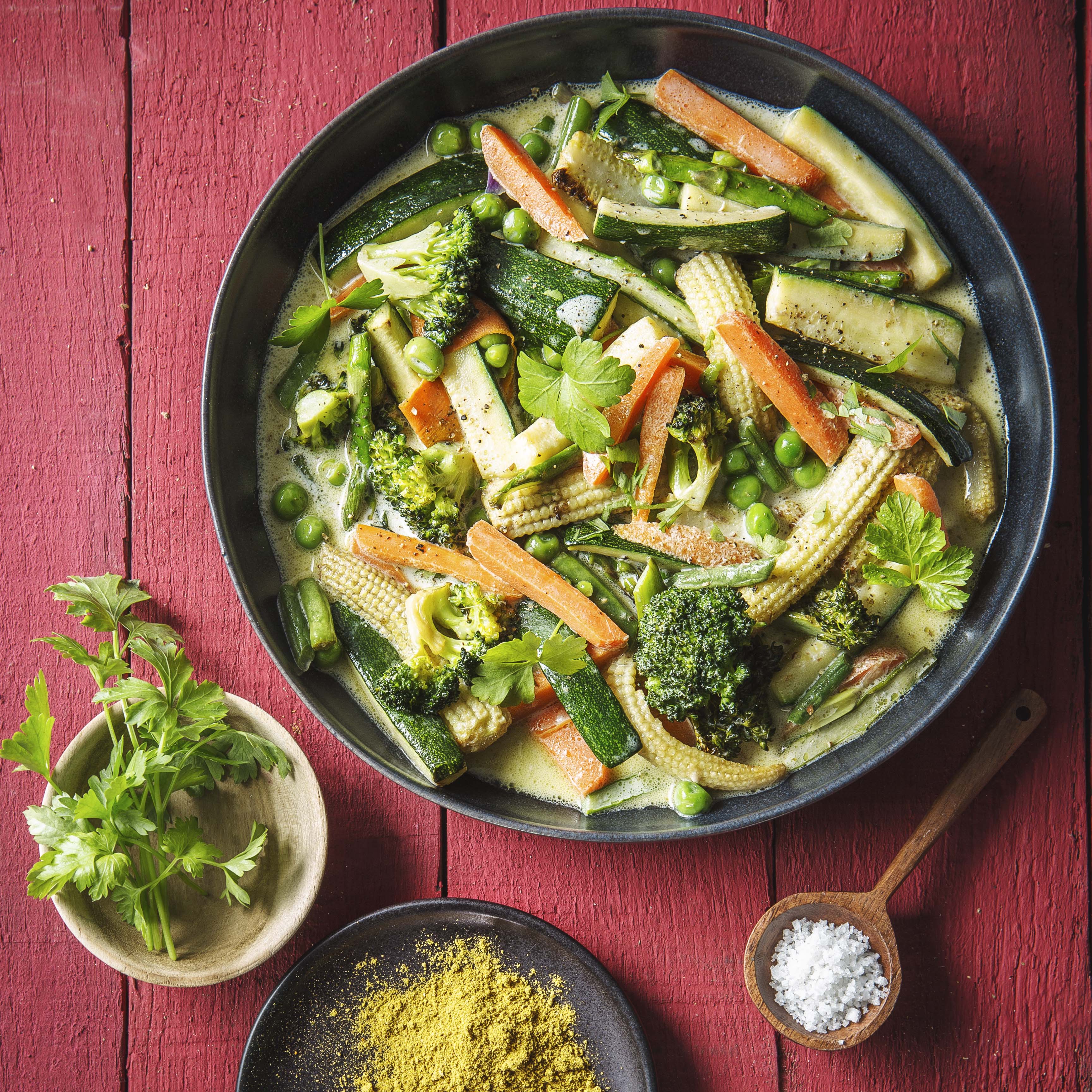 Grünes Curry mit knusprigem Gemüse