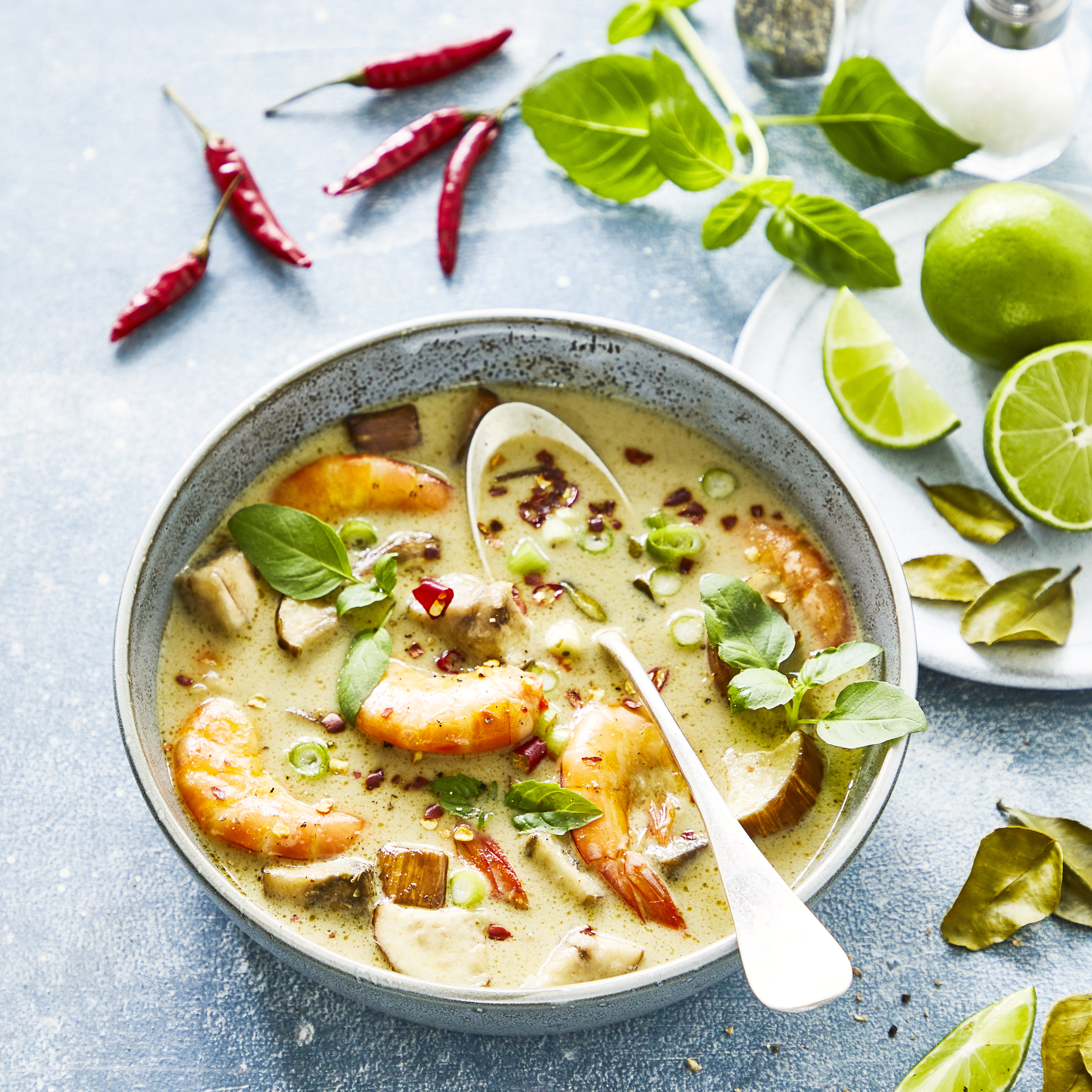 Grünes Curry mit Shrimps und Auberginen