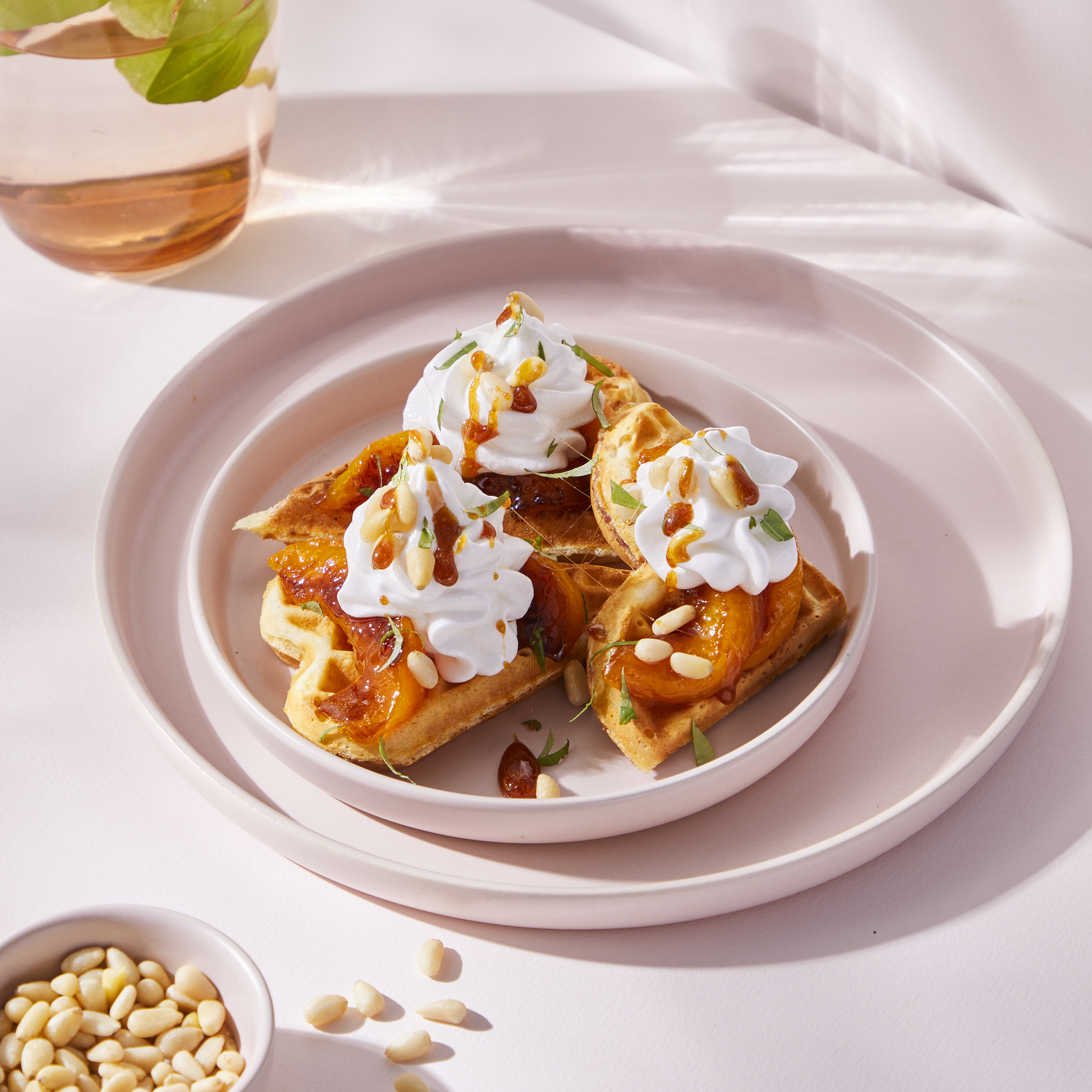 Herzwaffeln mit karamellisiertem Pfirsich