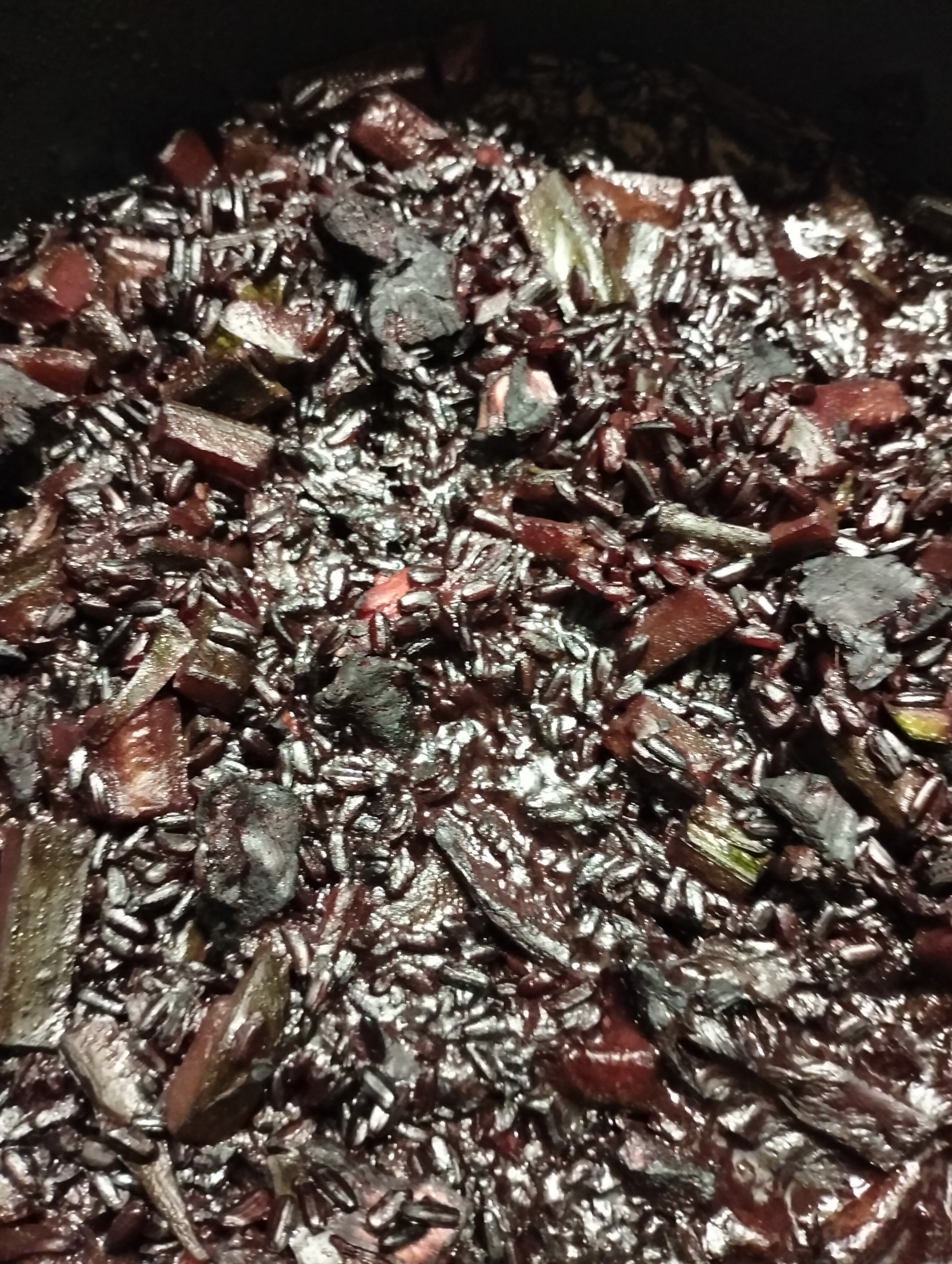 Riso nero venere con pollo e zucchine