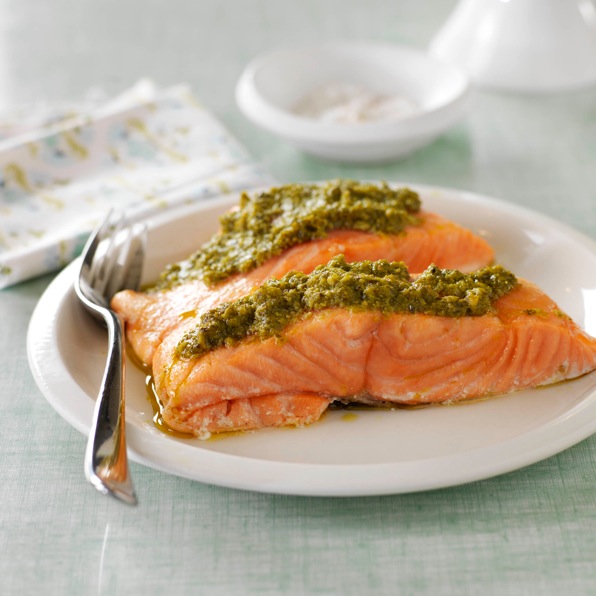 Posta de salmão com pesto