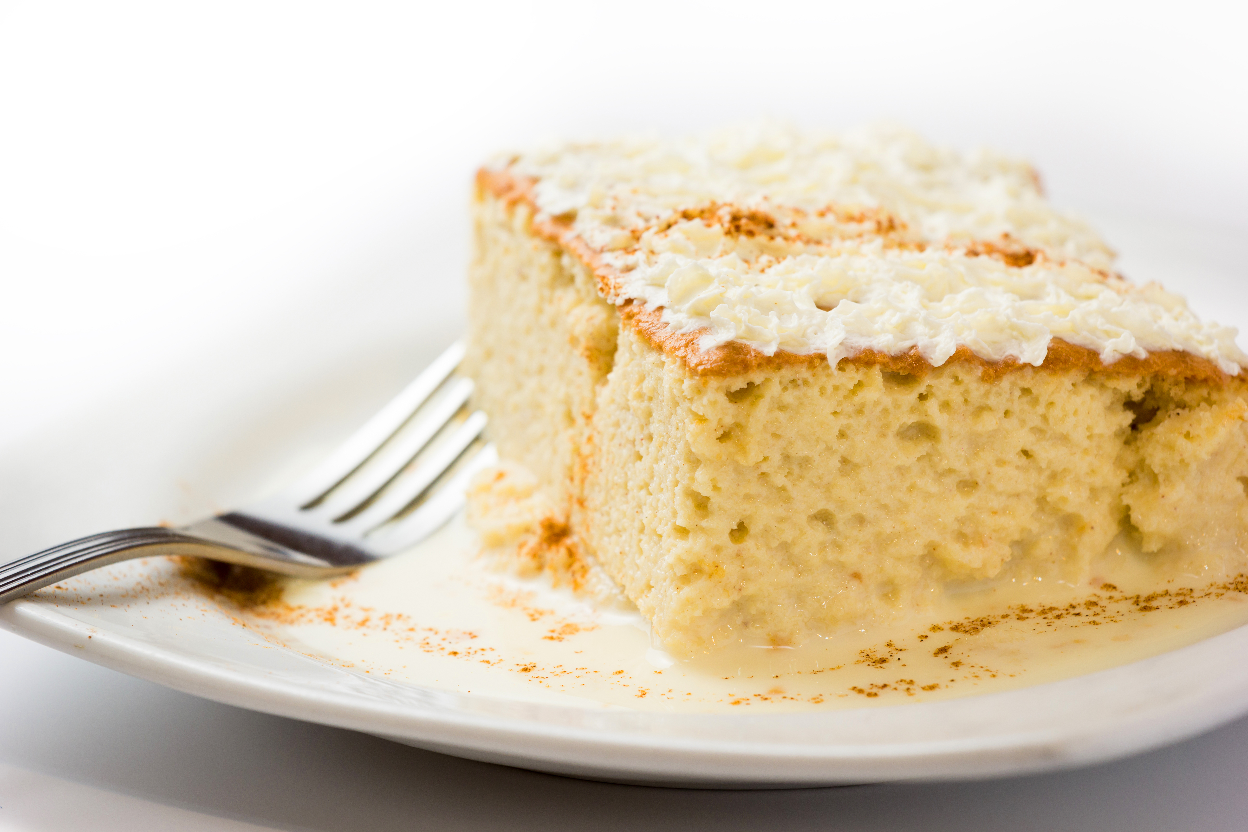 Bizcochuelo bañado en tres leches
