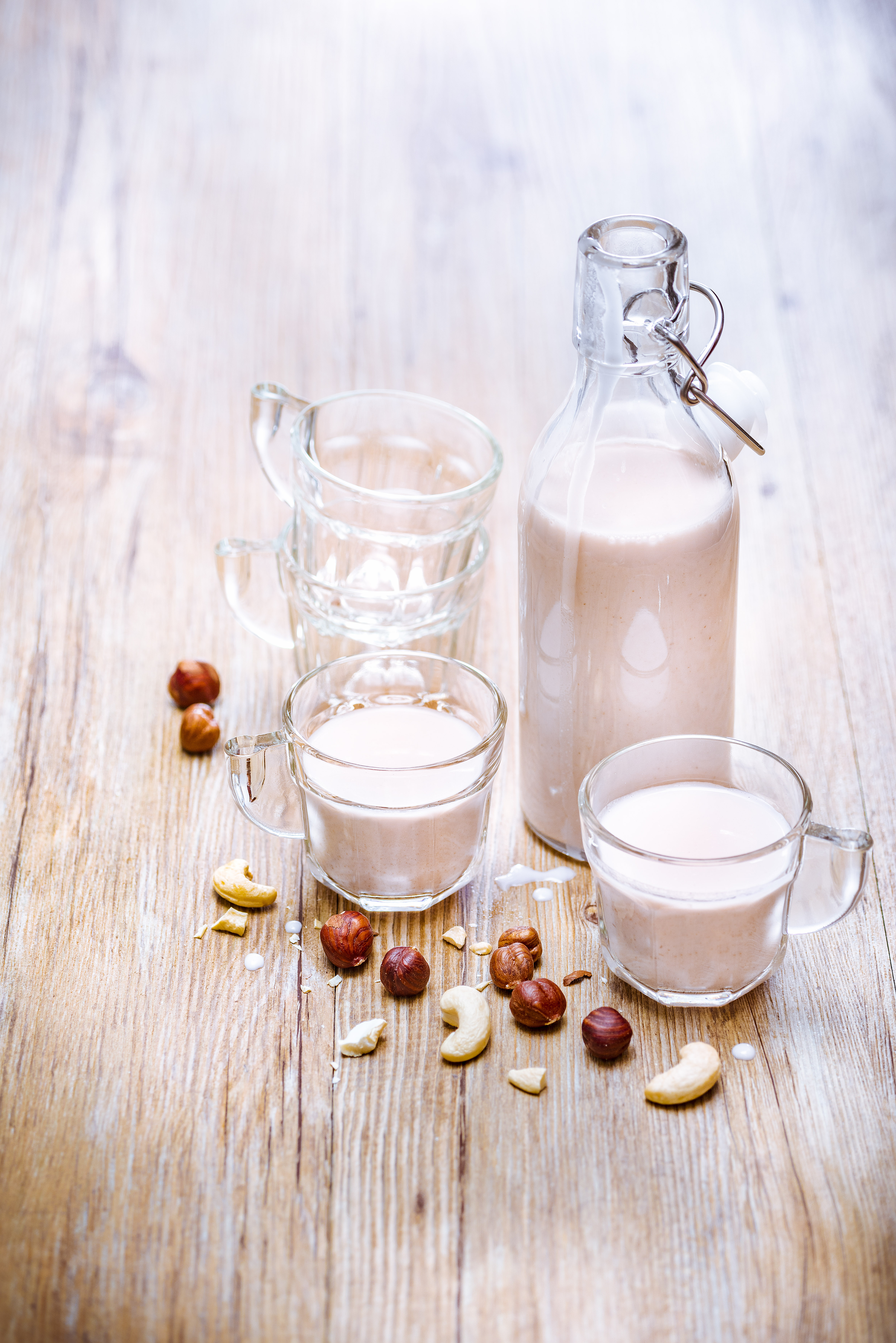 Plantaardige drank met cashewnoten en hazelnoten