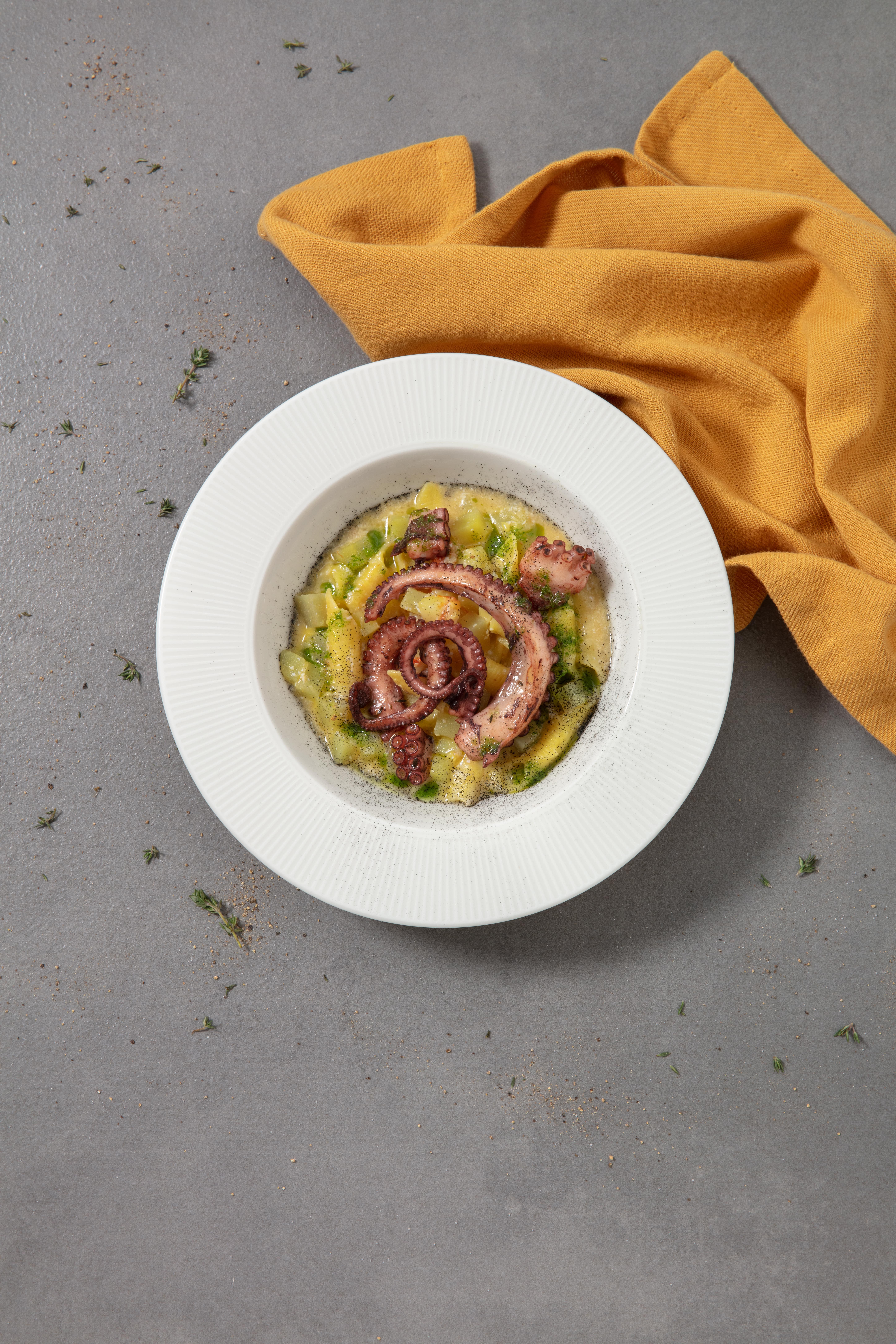 Garganelli con ricotta affumicata, patate, polipo confit al sapore di capperi